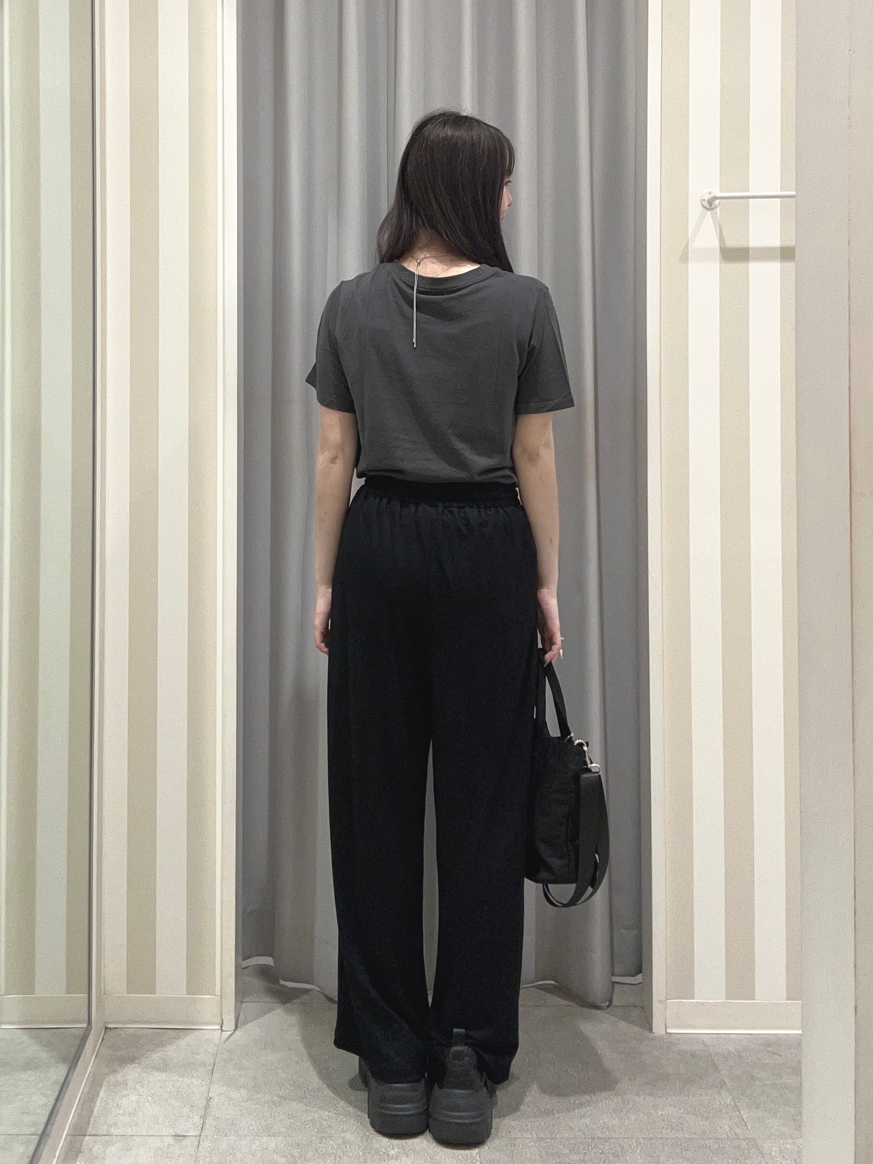 美空さんの「SHOO･LA･RUE｜【綿100%/ひんやり/S-LL/洗濯機可】選べる5柄 大人のベーシックカラープリントTシャツ」を使ったコーディネート