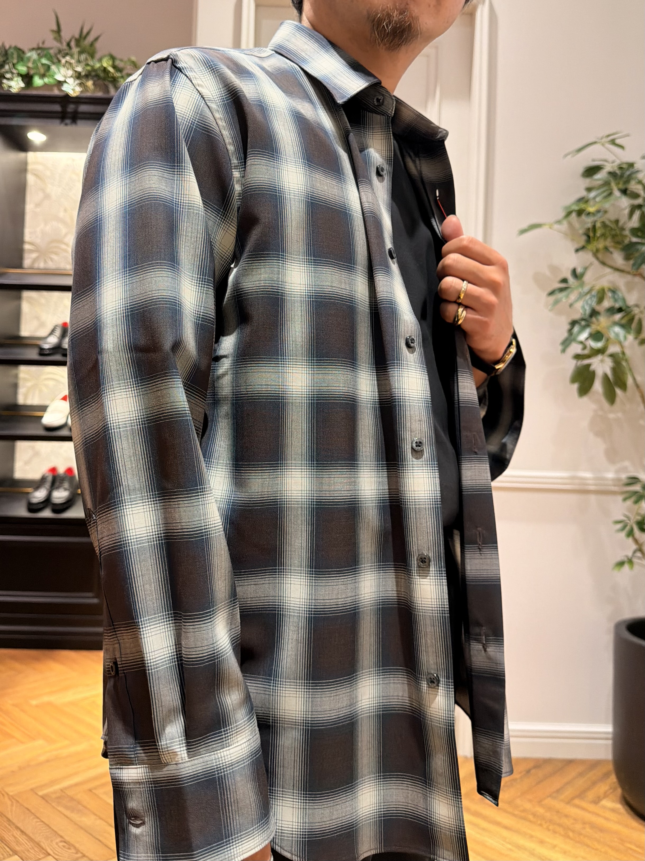 鶴田大士さんの「DRESSTERIOR｜【接触冷感／抗菌防臭／消臭】ICE CLEAR COTTON モックネックTシャツ」を使ったコーディネート