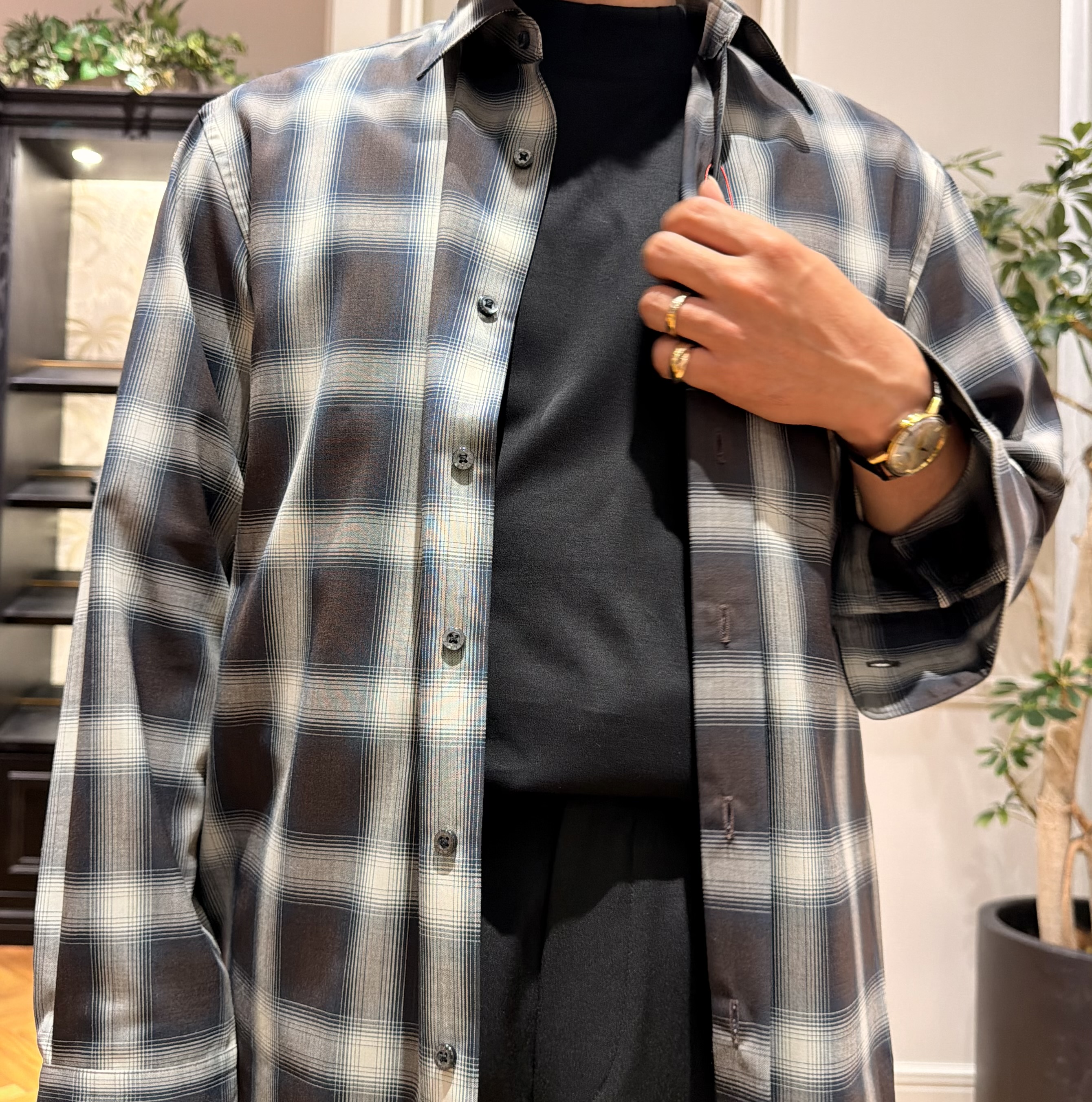 鶴田大士さんの「DRESSTERIOR｜【接触冷感／抗菌防臭／消臭】ICE CLEAR COTTON モックネックTシャツ」を使ったコーディネート