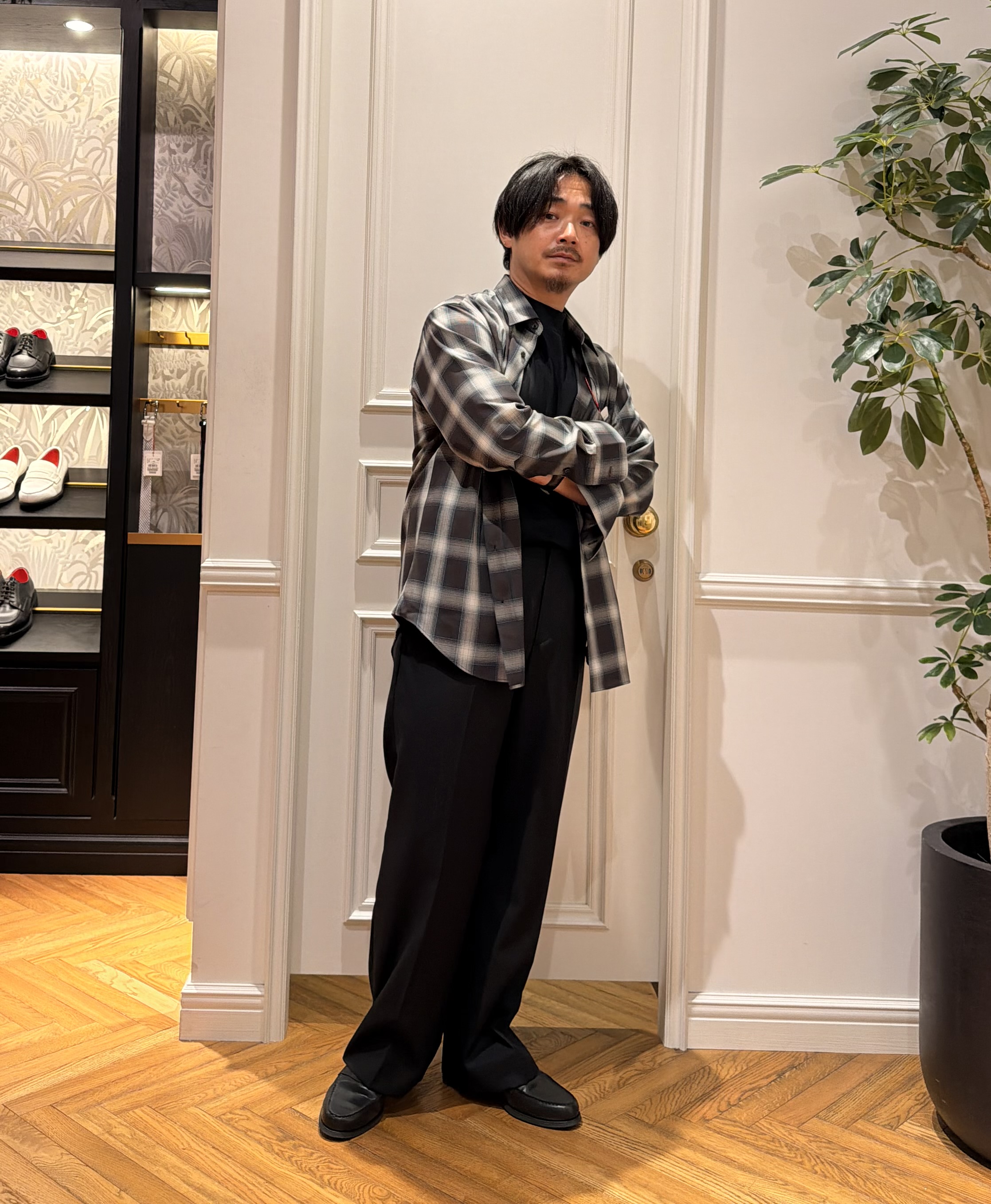鶴田大士さんの「DRESSTERIOR｜【接触冷感／抗菌防臭／消臭】ICE CLEAR COTTON モックネックTシャツ」を使ったコーディネート