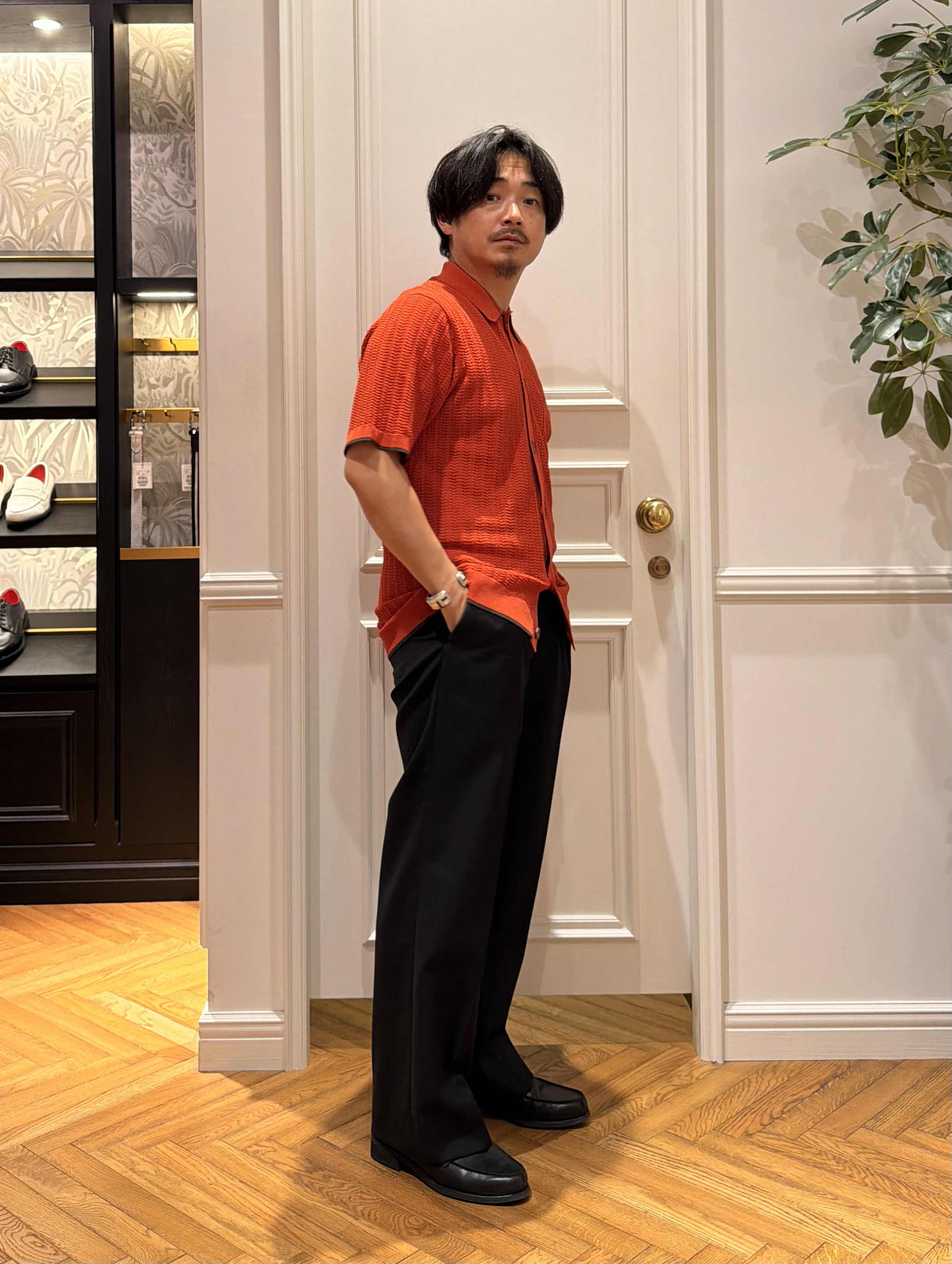 鶴田大士さんの「DRESSTERIOR｜【Safari5月号掲載】ウォッシャブル キューバニットシャツ」を使ったコーディネート
