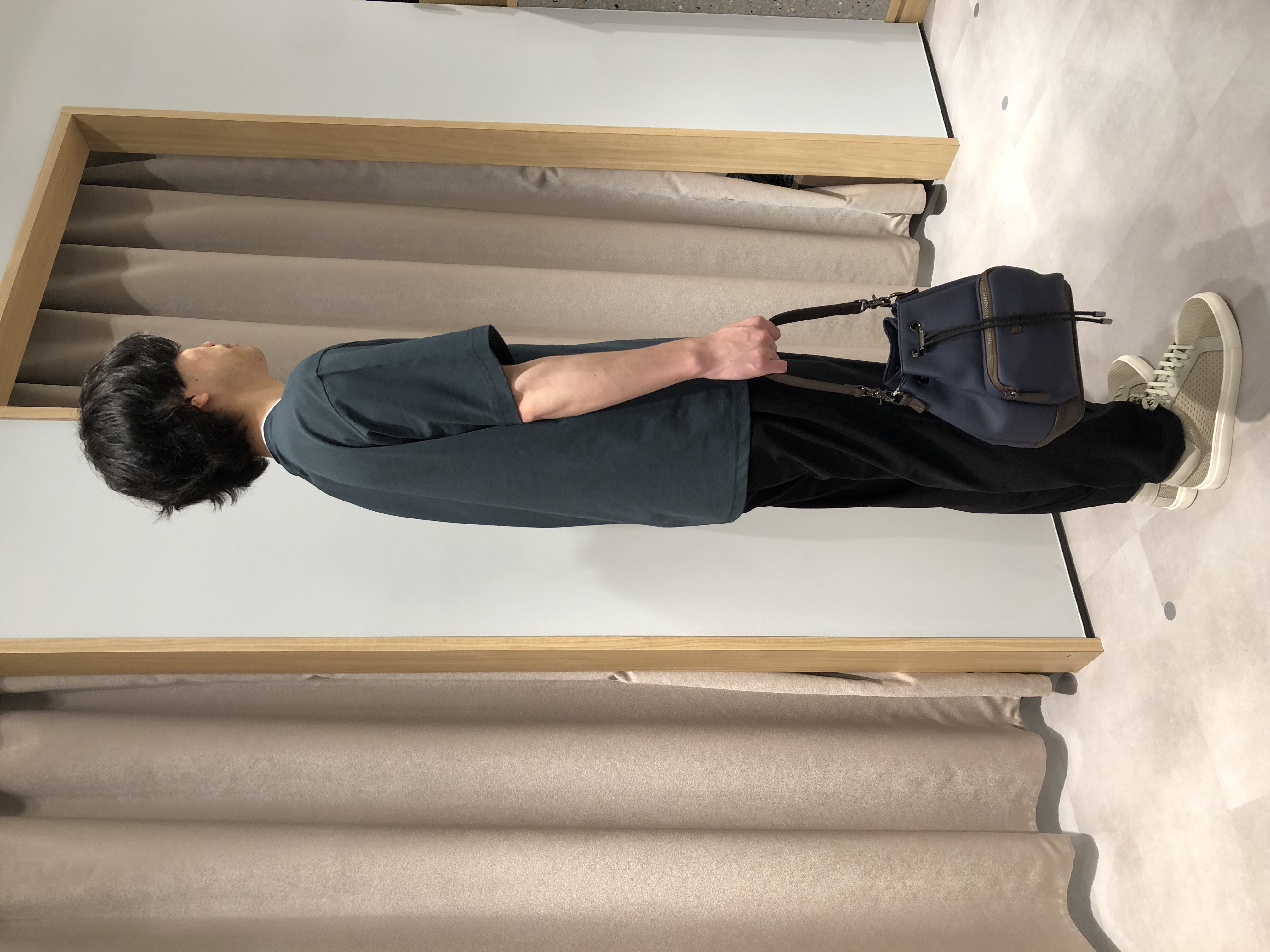 平塚郁博さんの「TAKEO KIKUCHI｜【汗染み軽減】フェイクレイヤー ワンポイント プルオーバー」を使ったコーディネート