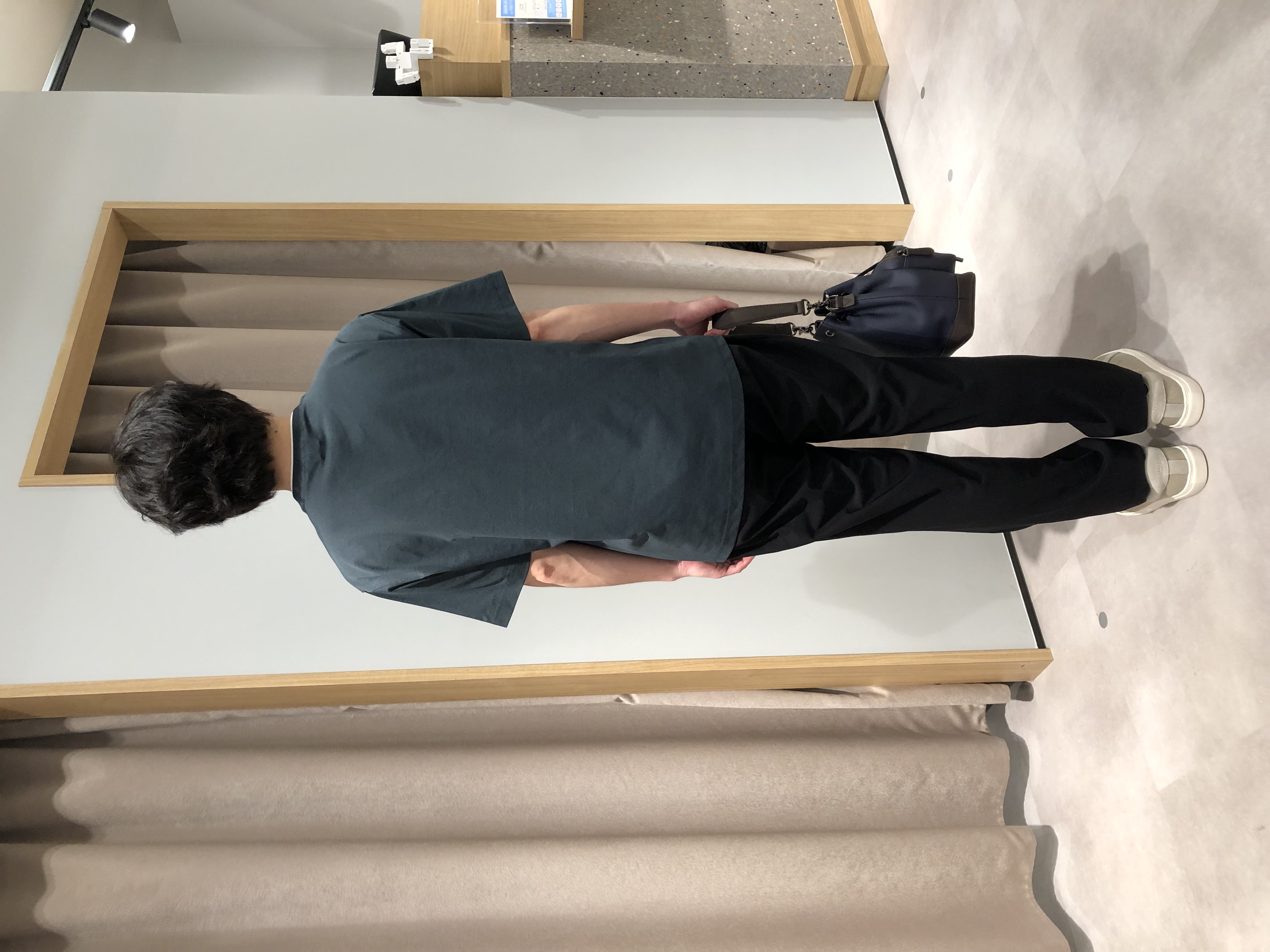 平塚郁博さんの「TAKEO KIKUCHI｜【汗染み軽減】フェイクレイヤー ワンポイント プルオーバー」を使ったコーディネート