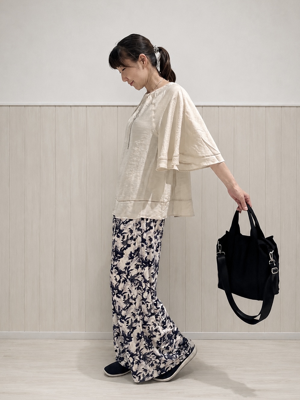 まつみさんの「SHOO･LA･RUE｜【ひんやり/S-LL/洗濯機可】体型カバー ふんわりスラブポンチョ風ブラウス」を使ったコーディネート
