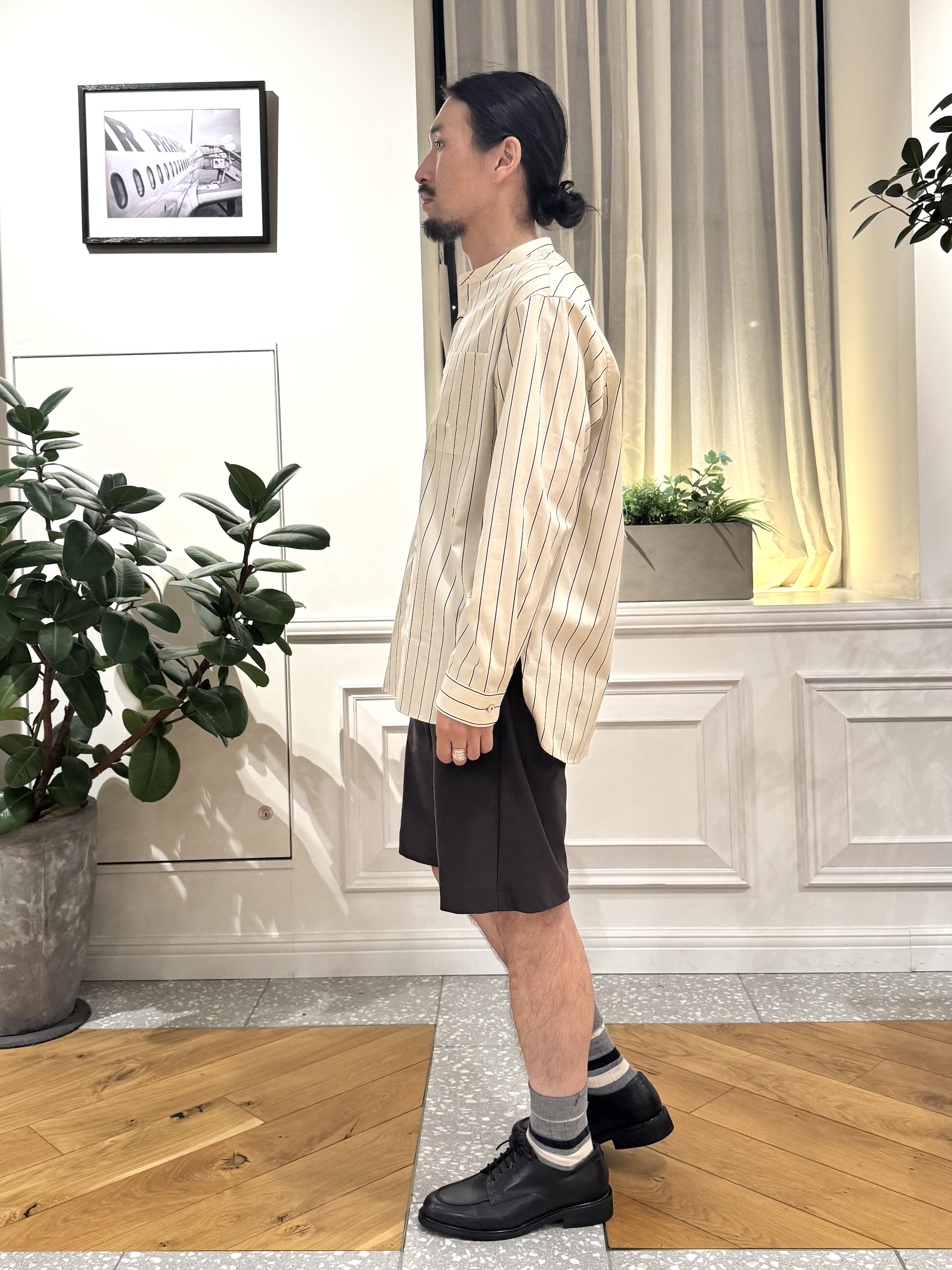 kawarataniさんの「DRESSTERIOR｜バンドカラー ストライプシャツ」を使ったコーディネート
