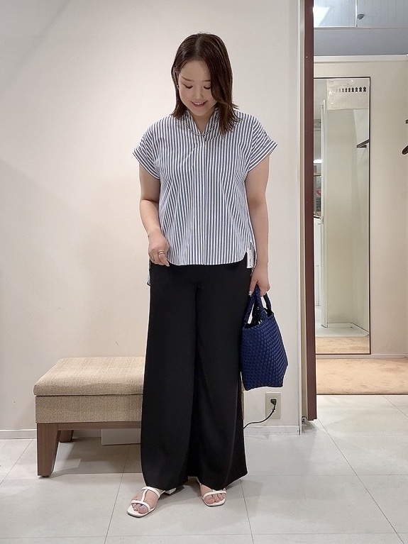 YUIさんの「UNTITLED｜【吸水速乾/接触冷感】バックプリーツデザインブラウス」を使ったコーディネート