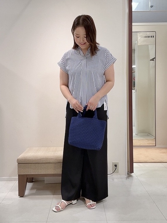 YUIさんの「UNTITLED｜【吸水速乾/接触冷感】バックプリーツデザインブラウス」を使ったコーディネート