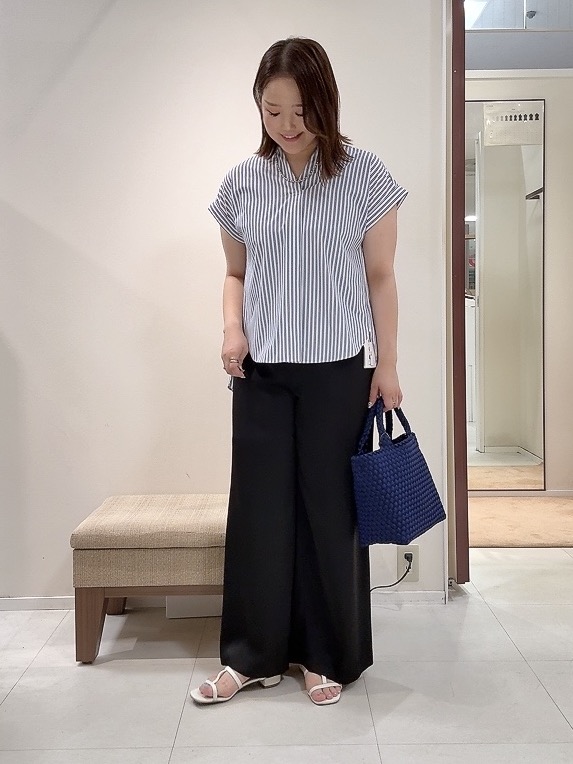 YUIさんの「UNTITLED｜【吸水速乾/接触冷感】バックプリーツデザインブラウス」を使ったコーディネート