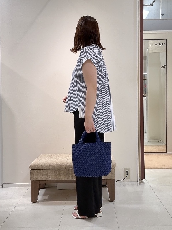 YUIさんの「UNTITLED｜【吸水速乾/接触冷感】バックプリーツデザインブラウス」を使ったコーディネート