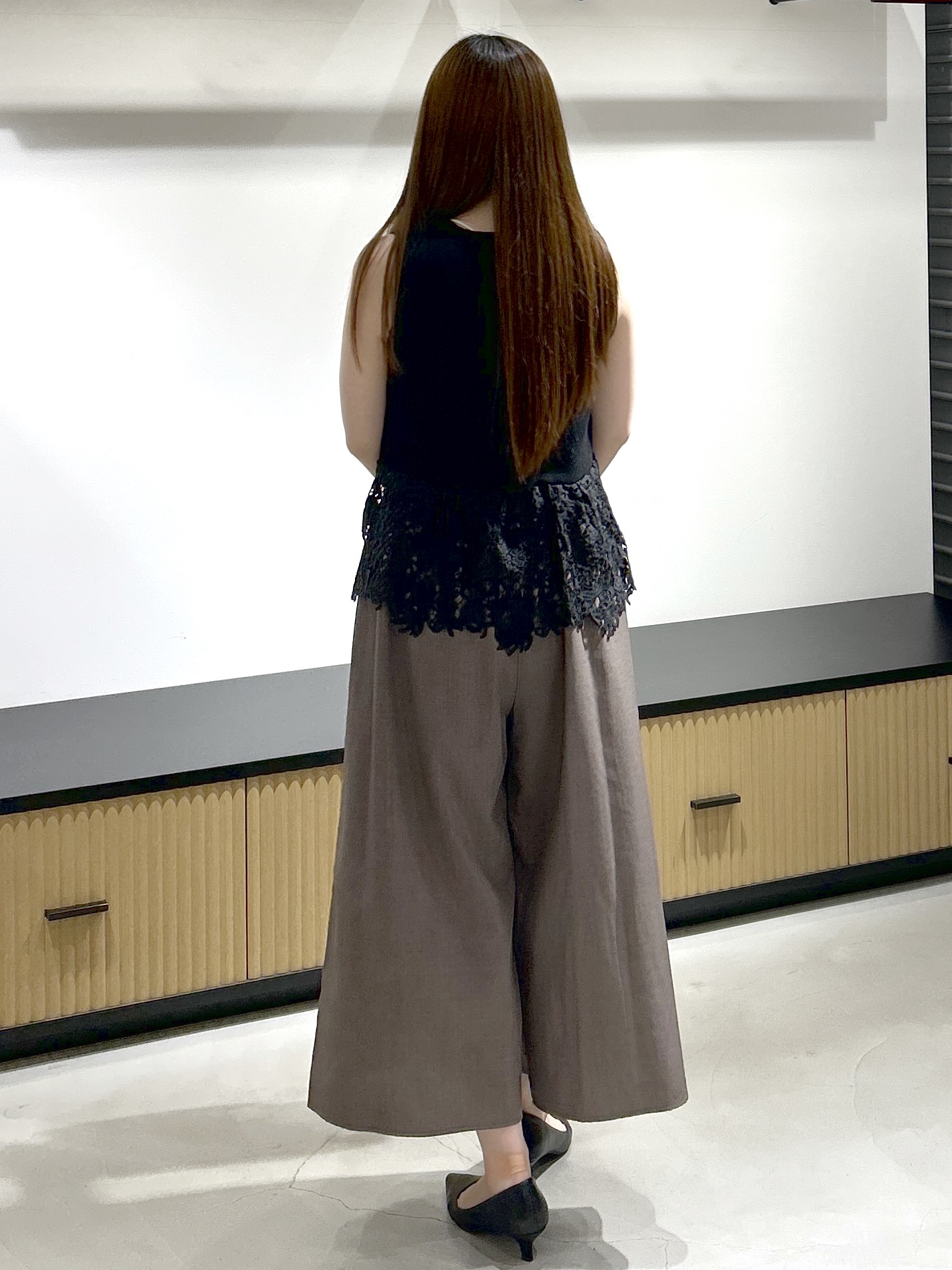 sayaさんの「OPAQUE.CLIP｜レース切り替えニットジレ【洗濯機OK／抗ピル】」を使ったコーディネート