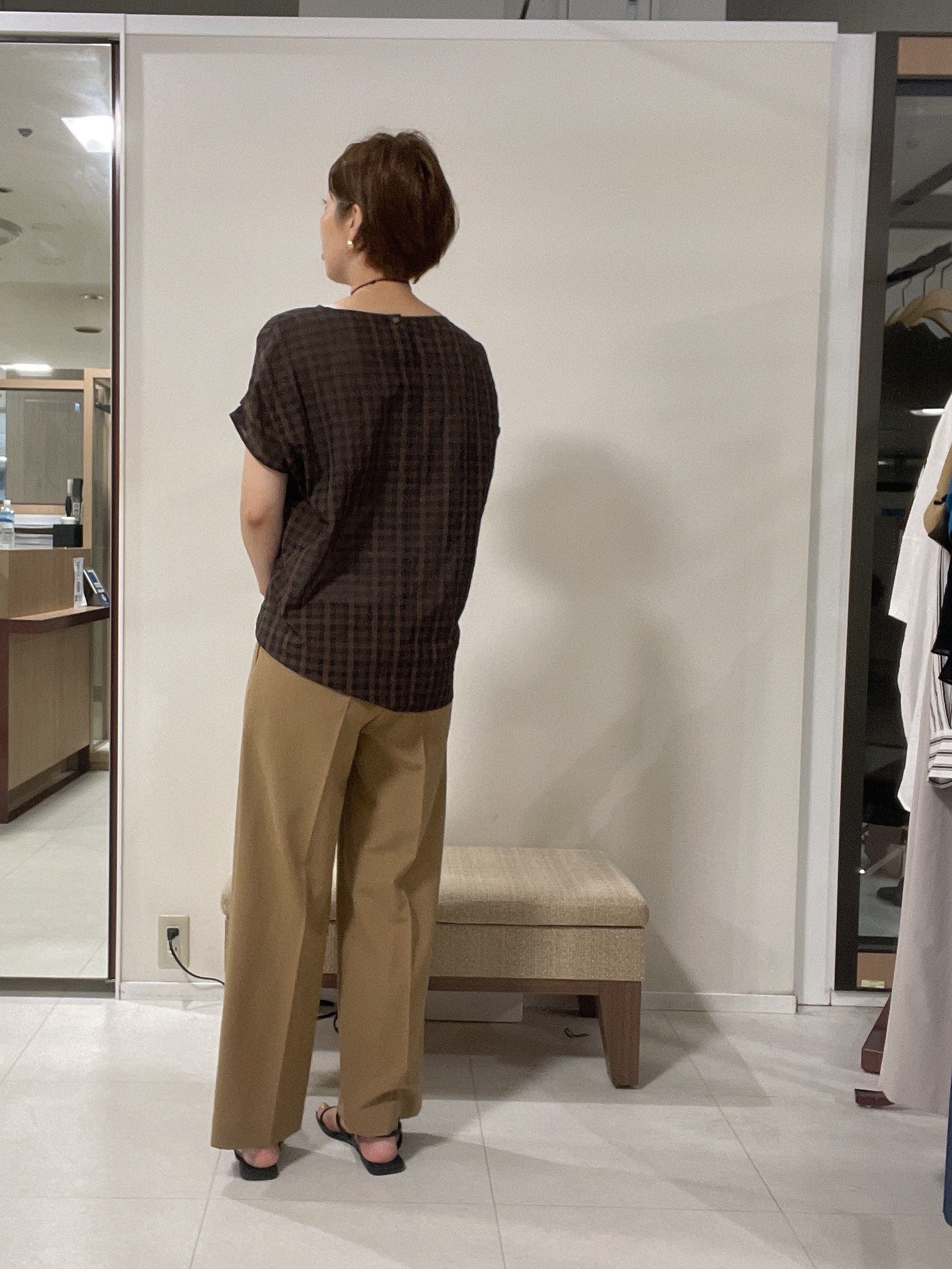 IWAMOさんの「UNTITLED｜シアーチェックブラウス」を使ったコーディネート