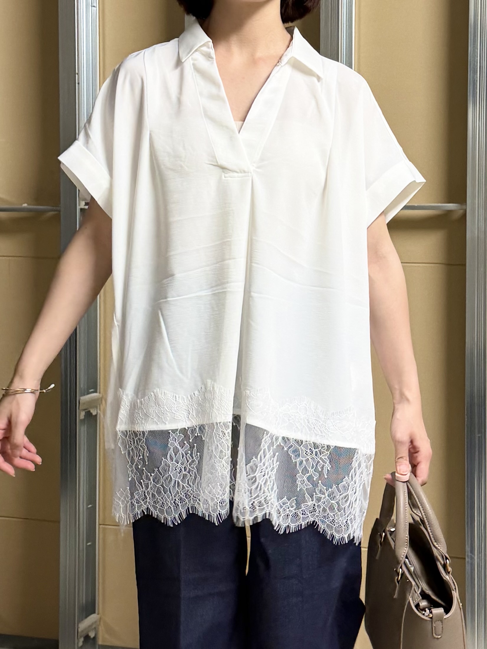 sahoさんの「THE SHOP TK｜【ひんやり/体型カバー】裾レース切り替え スキッパーシャツ」を使ったコーディネート