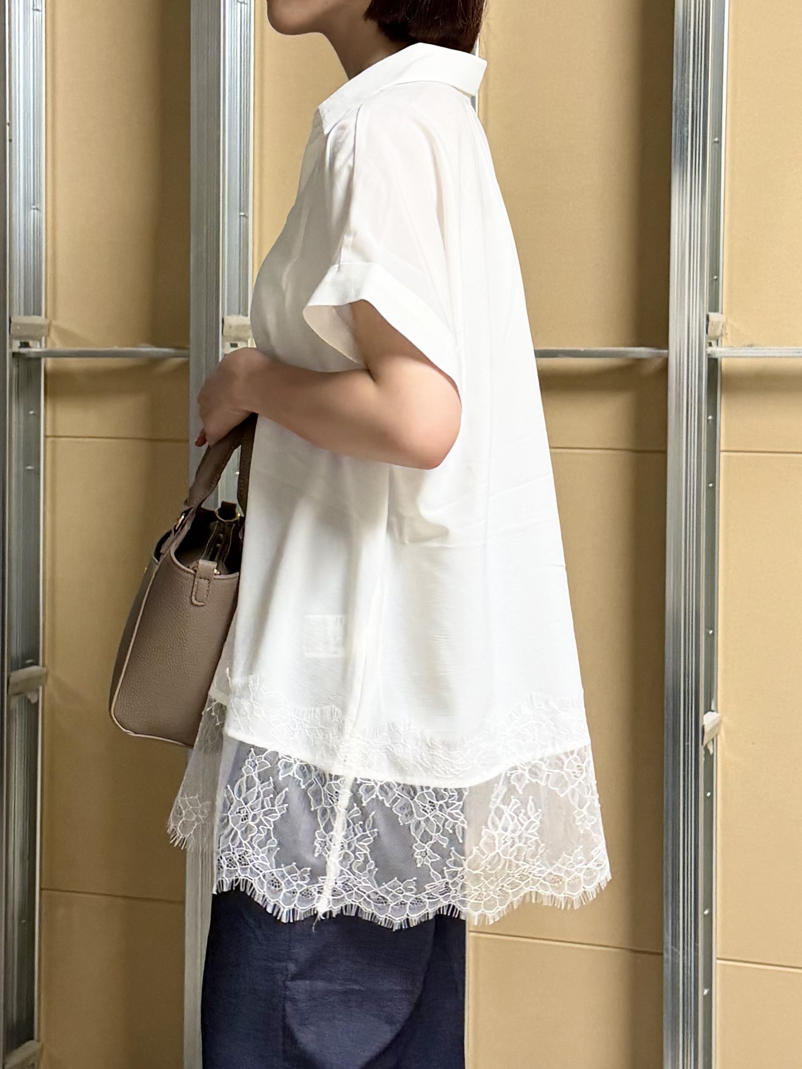 sahoさんの「THE SHOP TK｜【ひんやり/体型カバー】裾レース切り替え スキッパーシャツ」を使ったコーディネート
