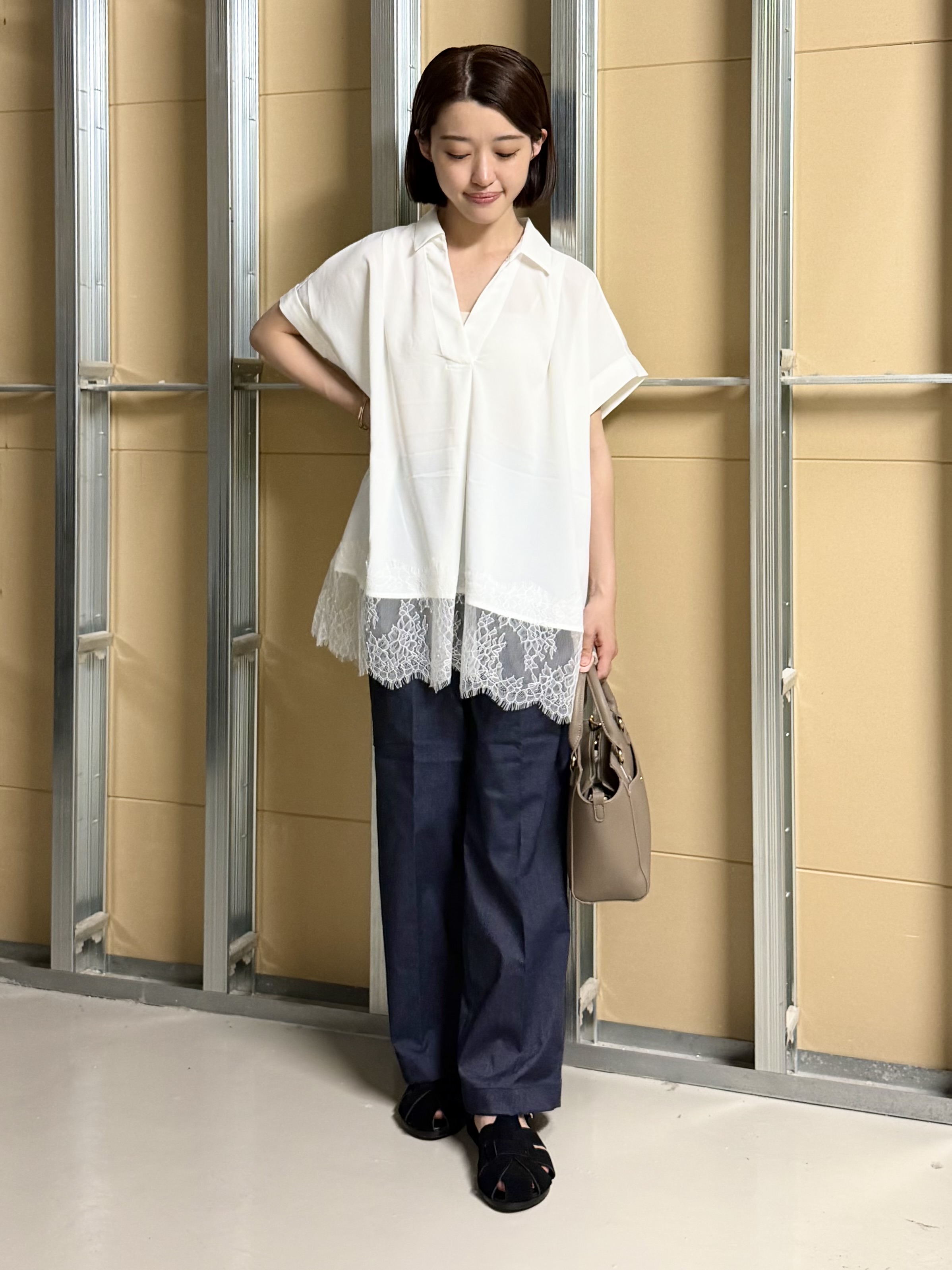 sahoさんの「THE SHOP TK｜【ひんやり/体型カバー】裾レース切り替え スキッパーシャツ」を使ったコーディネート