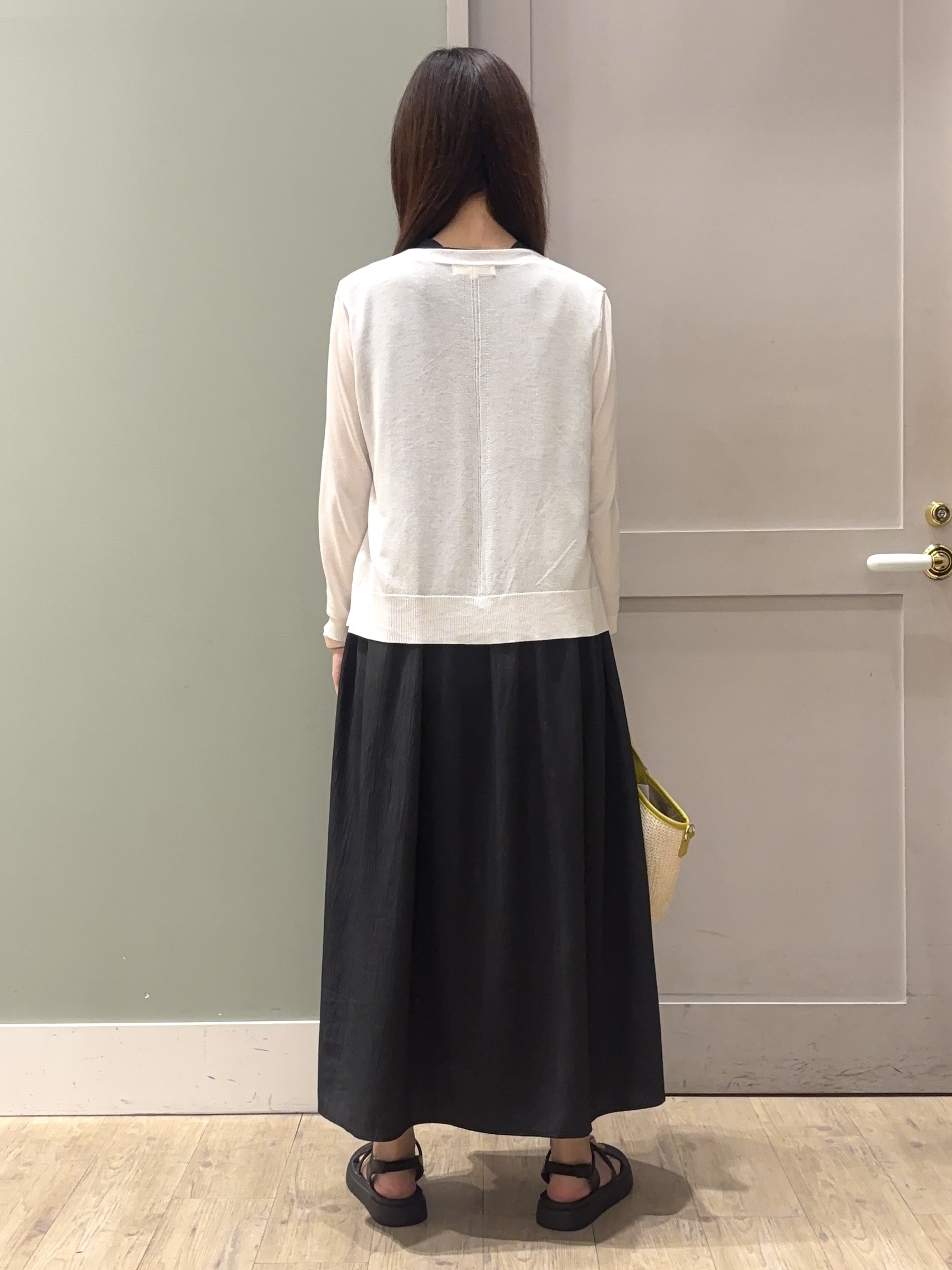 しばみさんの「grove｜高評価！【接触冷感／UVカットetc】ベーシックショートカーディガン」を使ったコーディネート