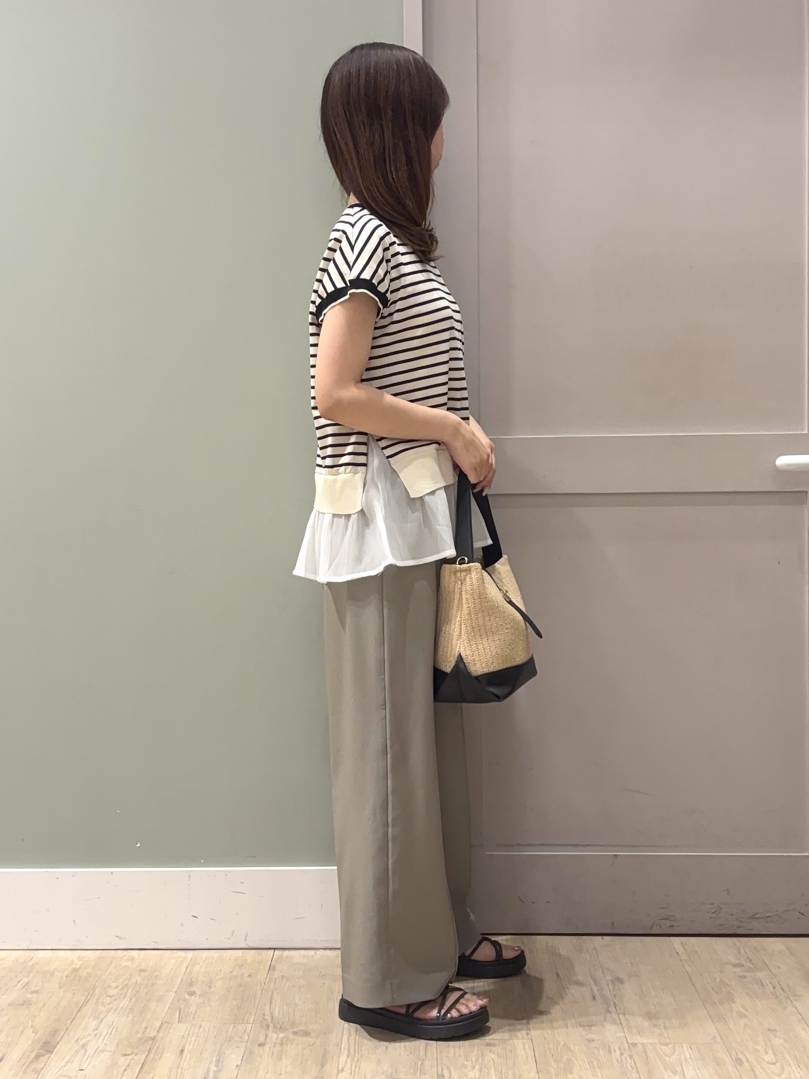 しばみさんの「grove｜人気デザインが夏verで登場！【体型カバー】裾レイヤードニット」を使ったコーディネート