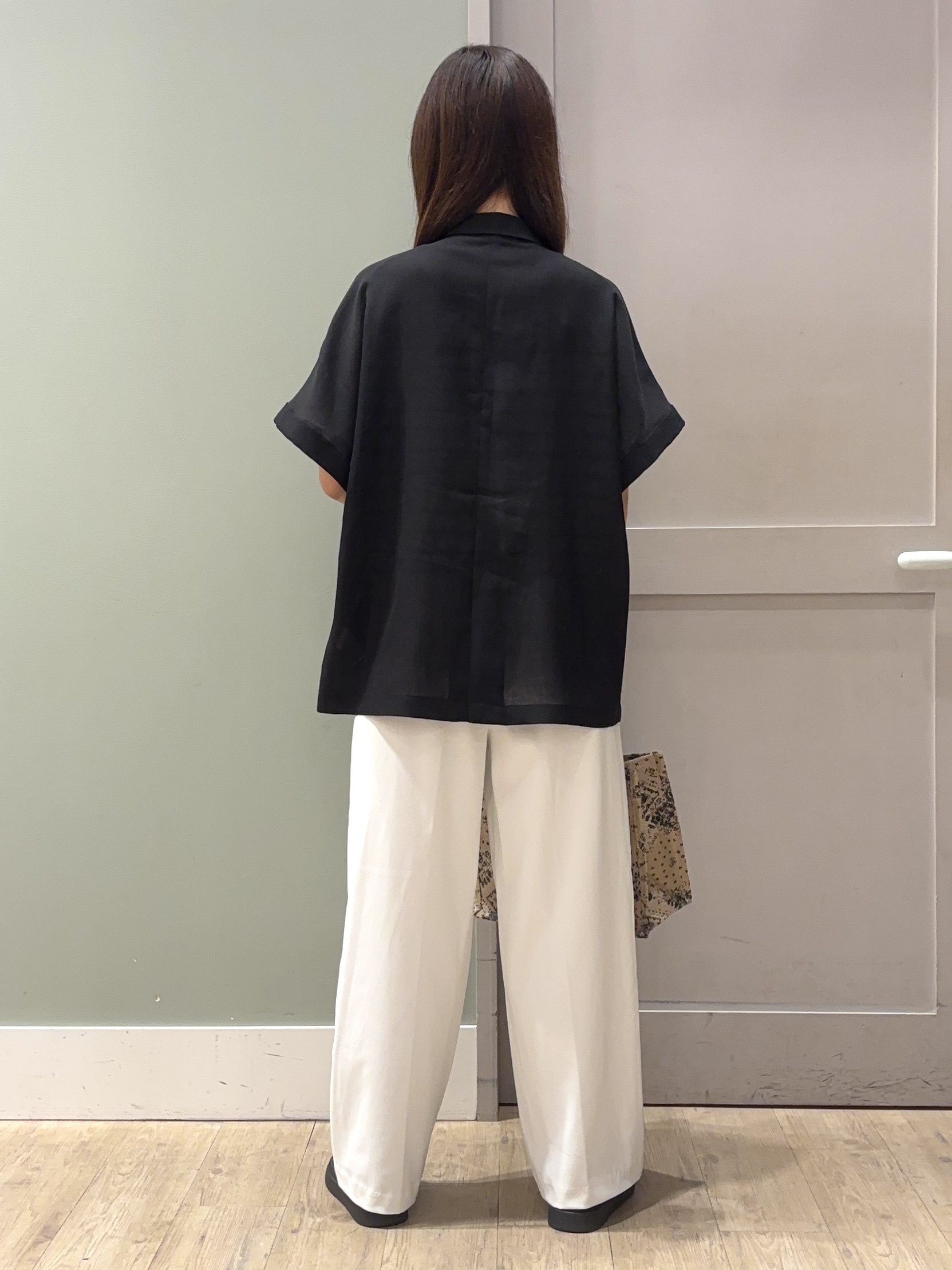 しばみさんの「grove｜【洗濯機OK・ひんやり/SETUP可】シワになりにくいハーフスリーブジャケット」を使ったコーディネート