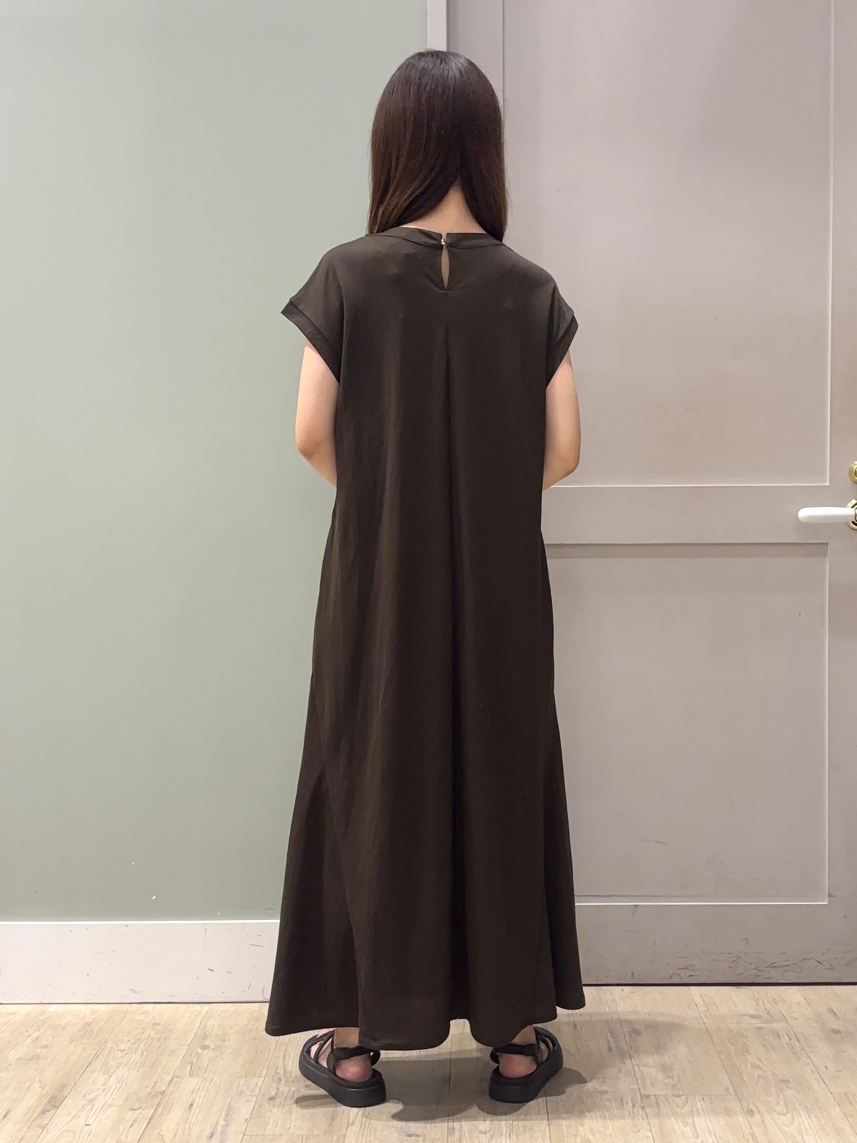 しばみさんの「grove｜【低身長さんも選べる着丈】モクロディフレンチワンピース」を使ったコーディネート