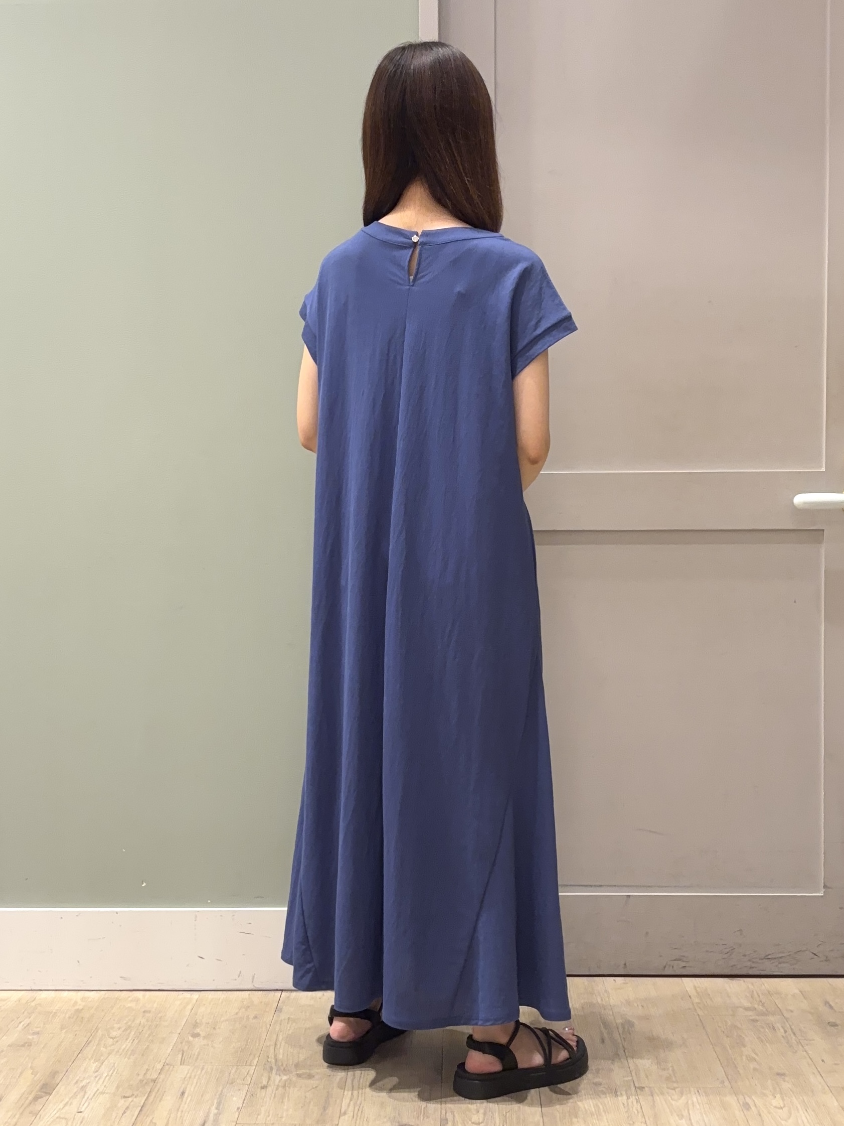 しばみさんの「grove｜【低身長さんも選べる着丈】モクロディフレンチワンピース」を使ったコーディネート