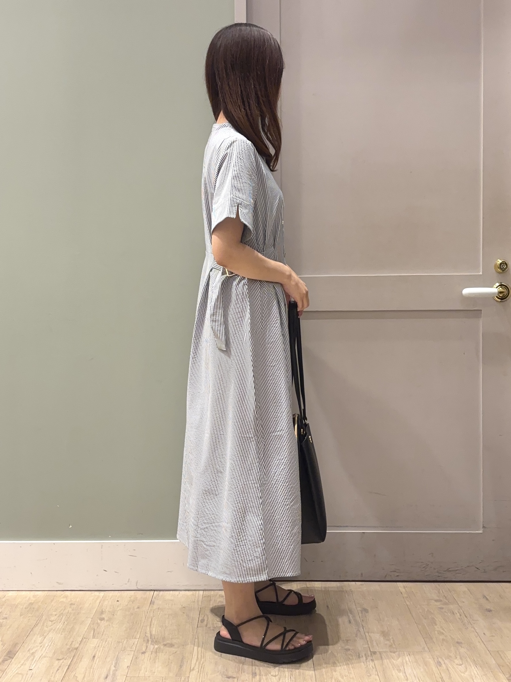 しばみさんの「grove｜【低身長さんも選べる着丈/UV・シワになりにくいetc】涼やかさも、きちんとも叶うワンピース」を使ったコーディネート