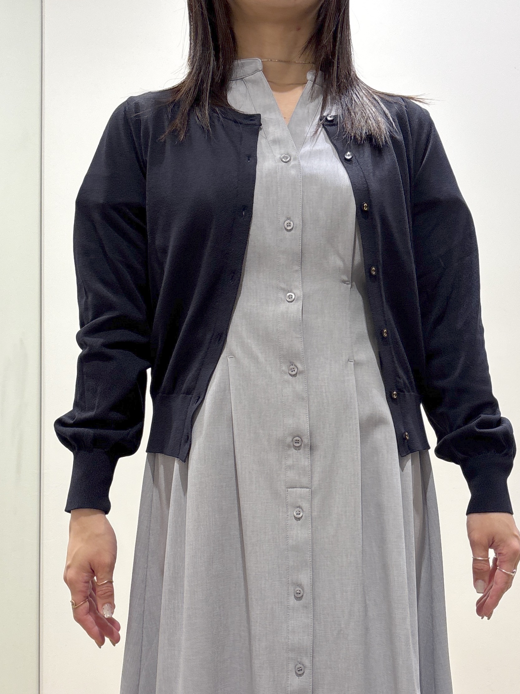 mameさんの「index｜【遮熱／UVケア】外気の熱を感じにくい！クルーネックカーディガン《洗濯機OK／抗ピリング／6col》」を使ったコーディネート