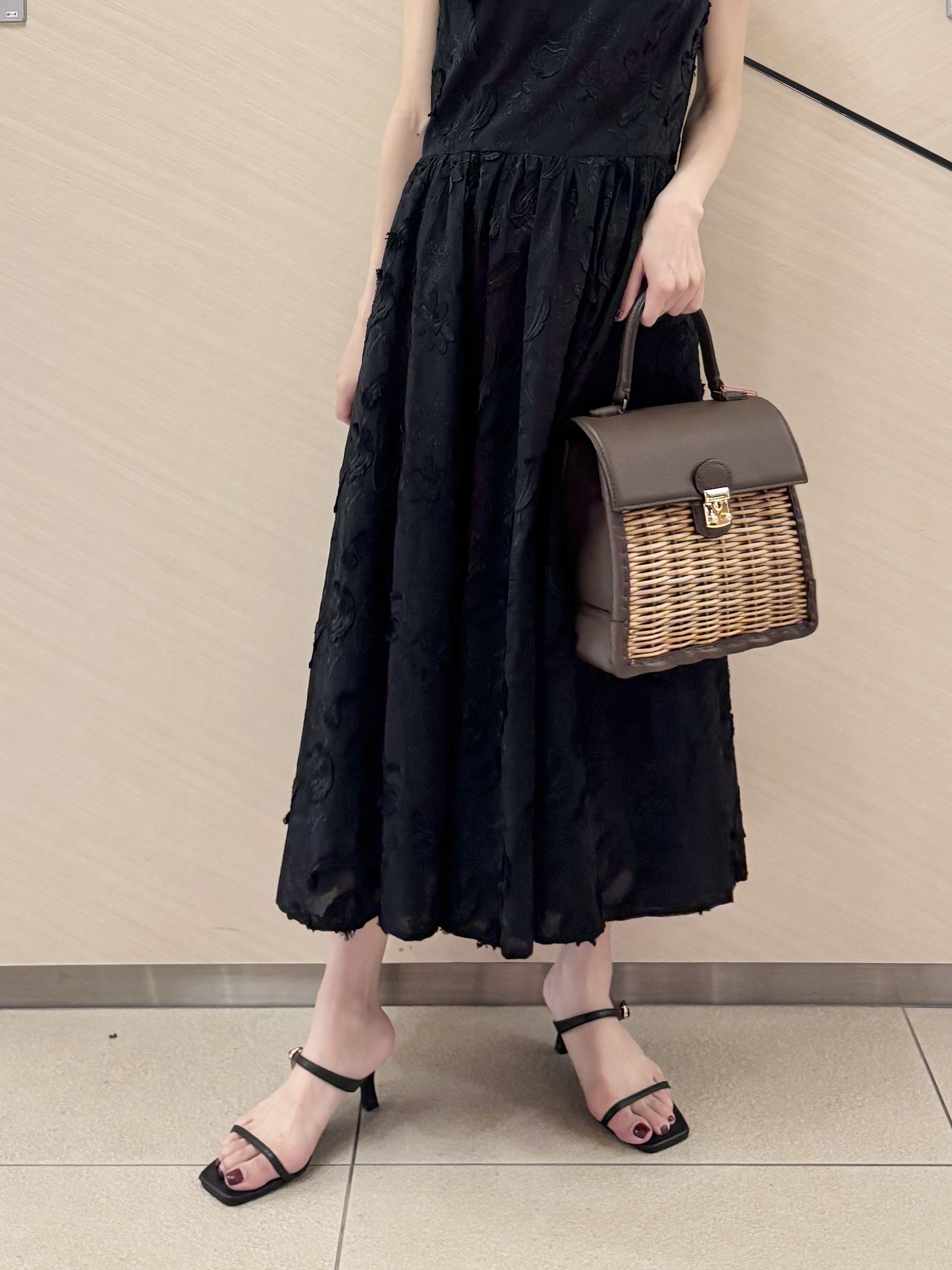 清水夏姫さんの「DRESSTERIOR｜【otonaMUSE5月号掲載】スキニーベルトサンダル」を使ったコーディネート