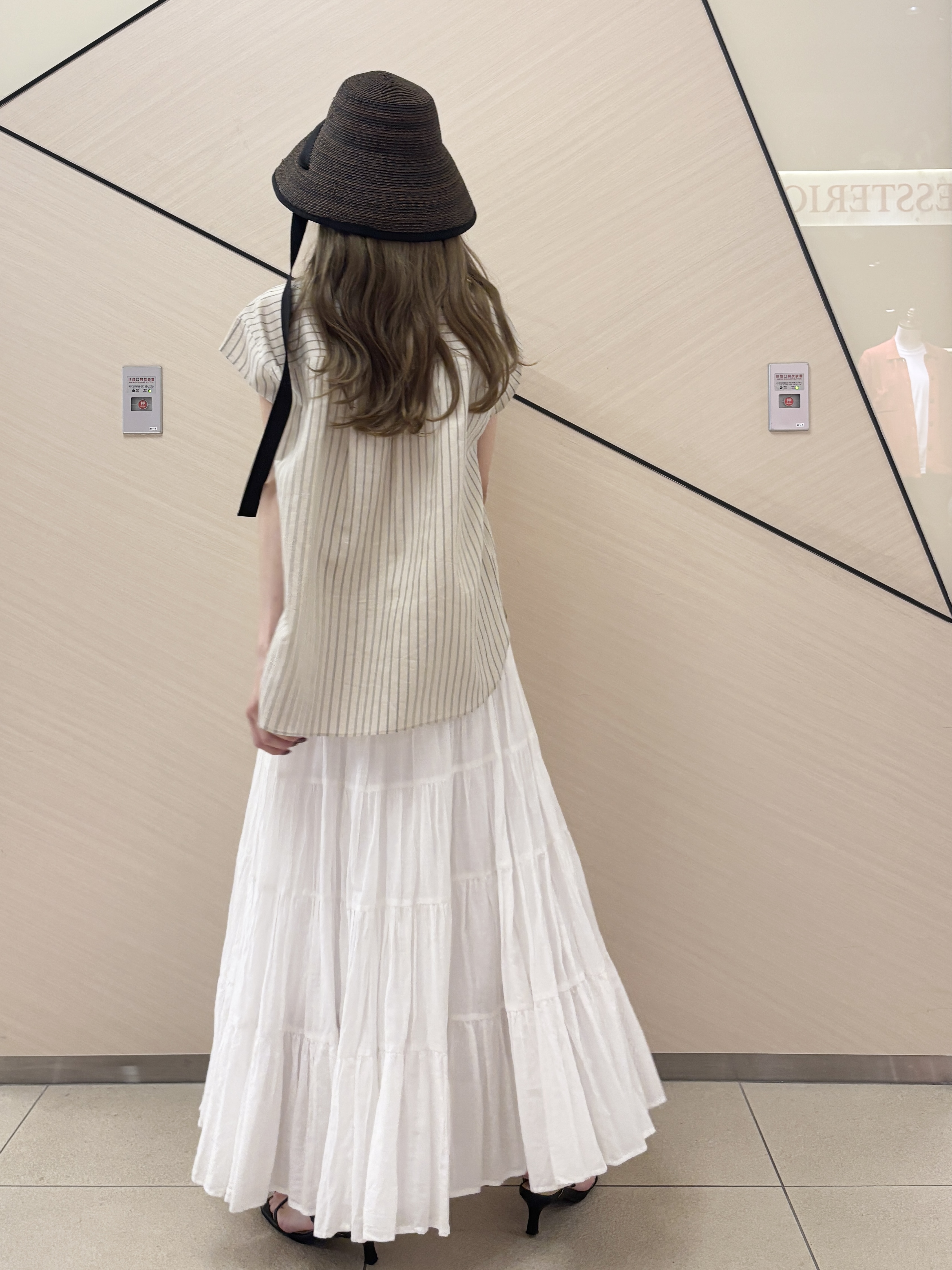 清水夏姫さんの「DRESSTERIOR｜ストライプフレンチスリーブフリルブラウス」を使ったコーディネート