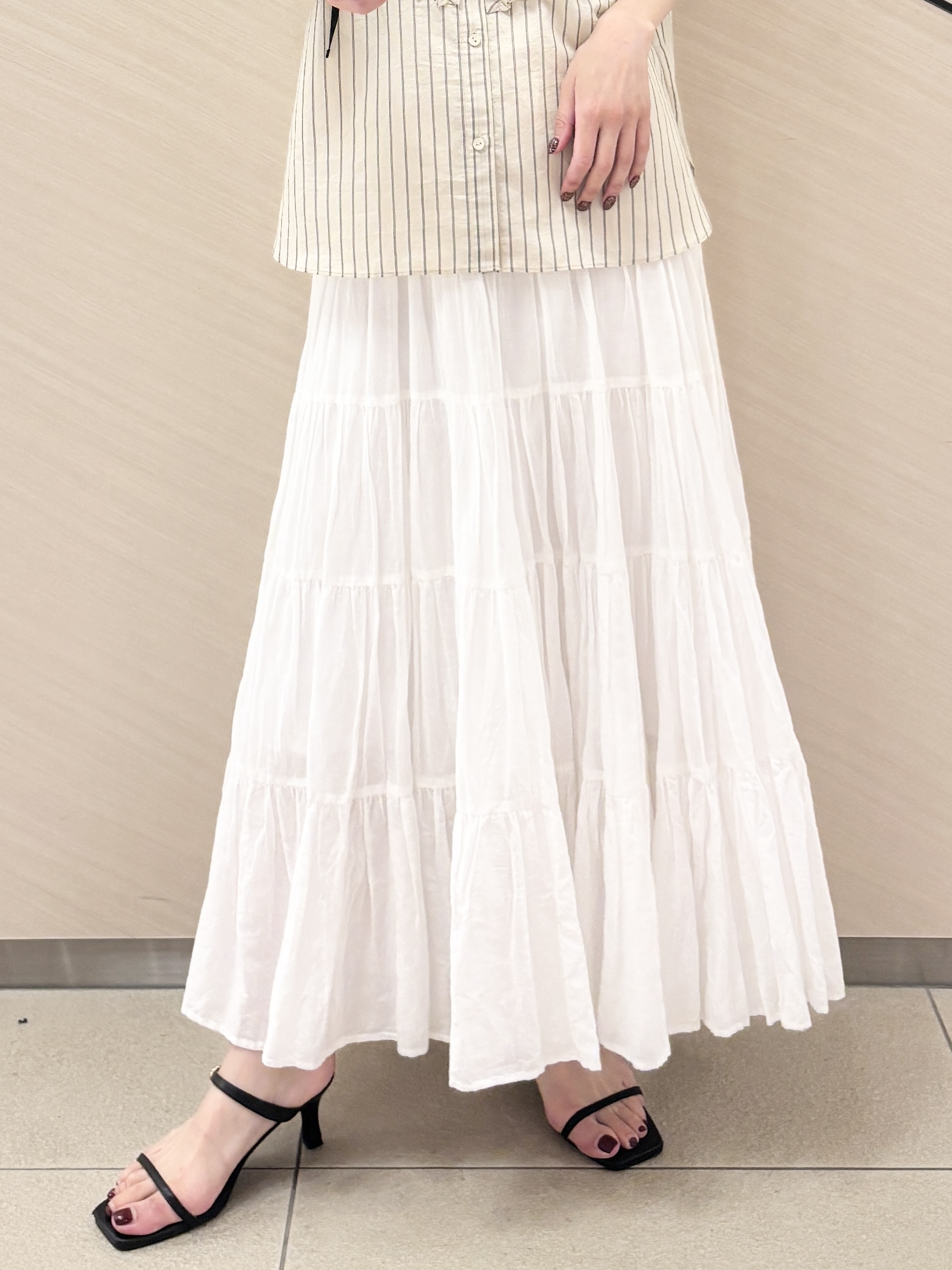 清水夏姫さんの「DRESSTERIOR｜ストライプフレンチスリーブフリルブラウス」を使ったコーディネート