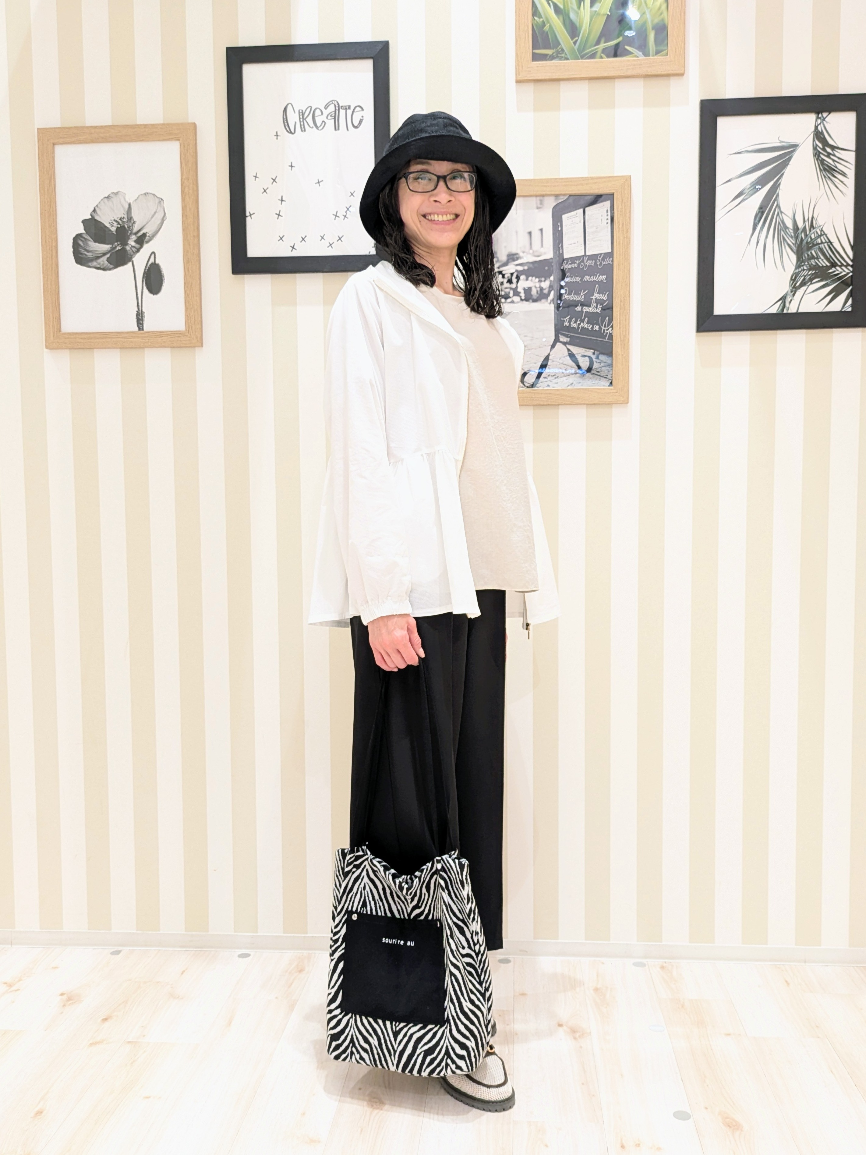 Mikiさんの「SHOO･LA･RUE｜【ひんやり/S-LL/体型カバー】ペプラムフリルとゴールドパーツが女性らしい UVパーカ」を使ったコーディネート