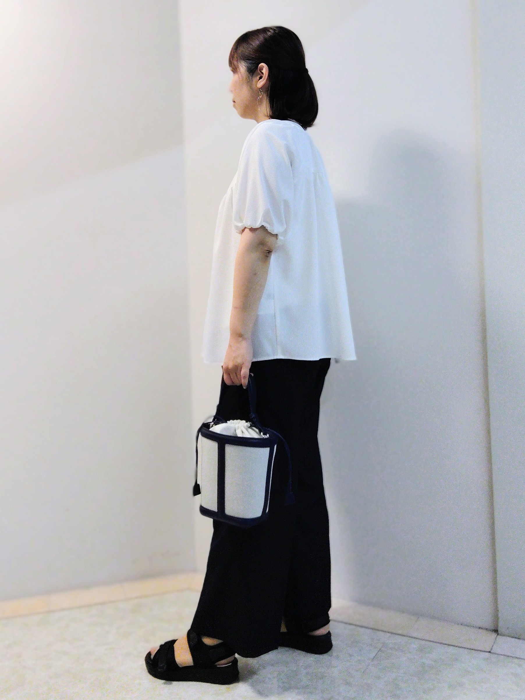 エリさんの「Reflect｜ギャザーデザインブラウス」を使ったコーディネート
