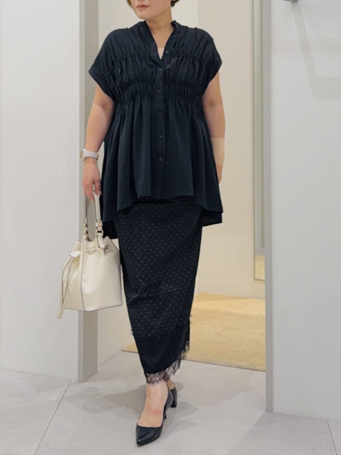 タナさんの「THE SHOP TK｜【夏に嬉しい機能つき】ひんやりさらさら シャーリングブラウス」を使ったコーディネート