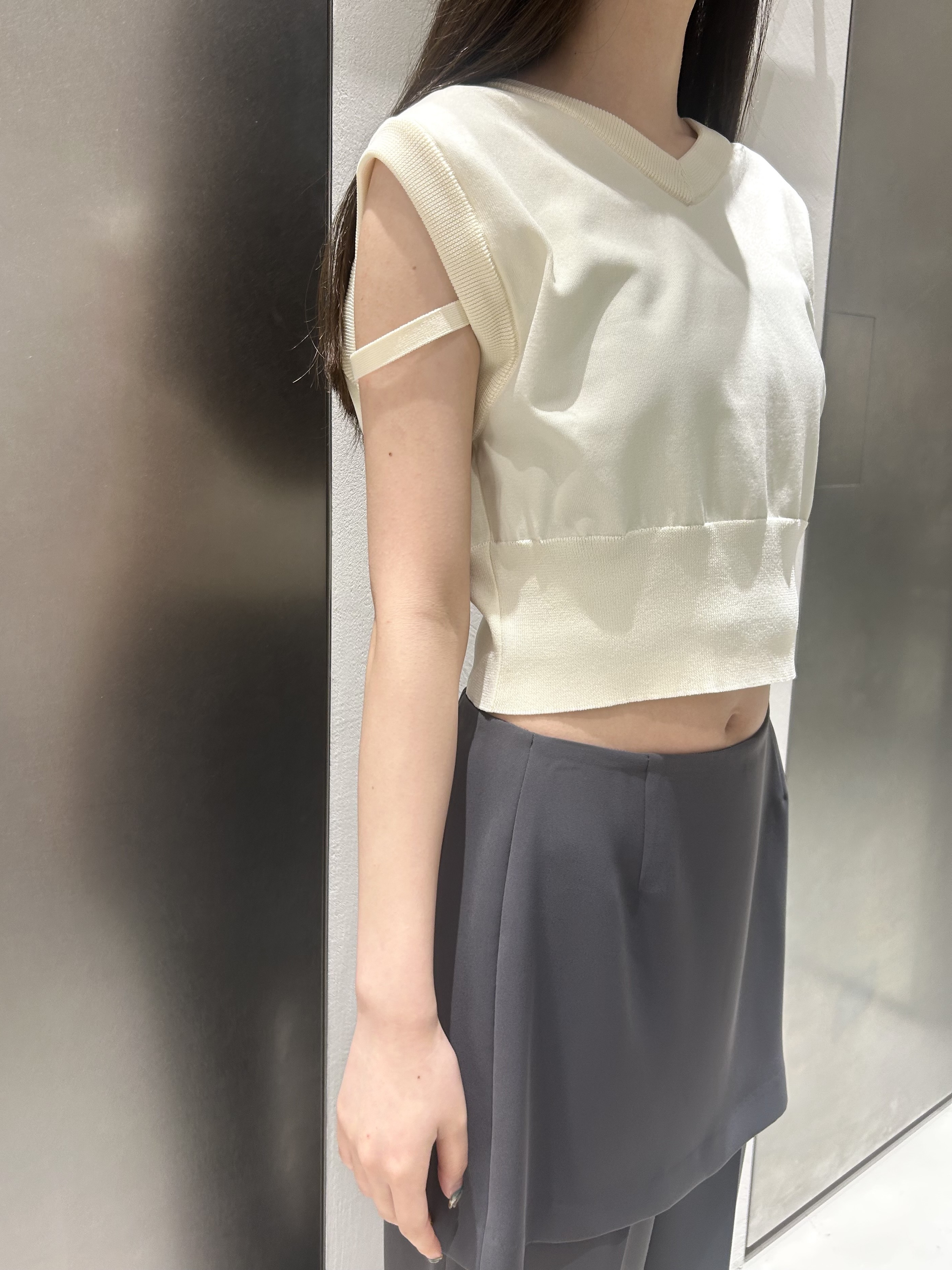 miniさんの「CODE A｜design short vest」を使ったコーディネート