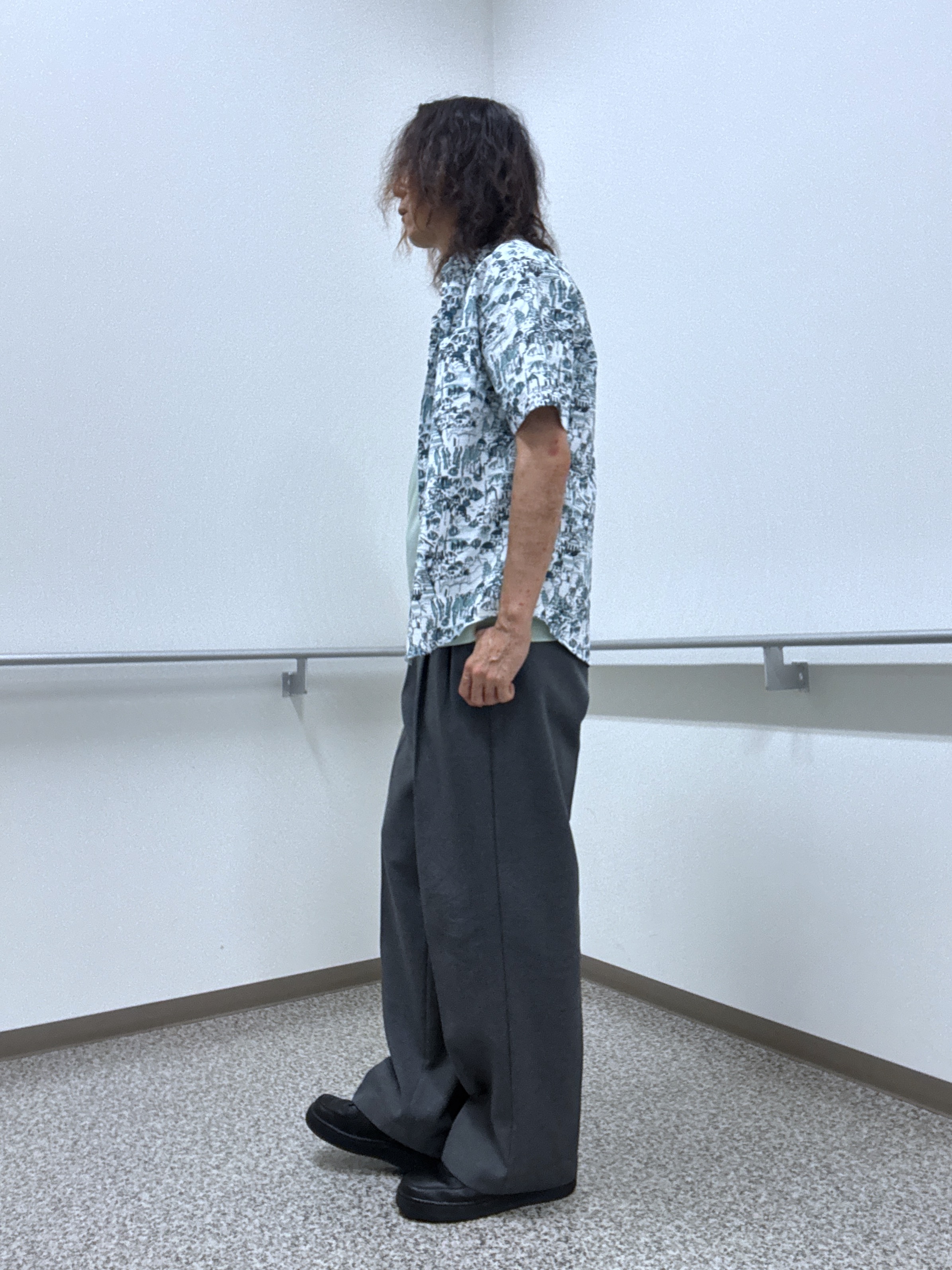 おーのさんの「TAKEO KIKUCHI｜【日本製】JFP DotAir（R）リゾートプリント半袖シャツ」を使ったコーディネート