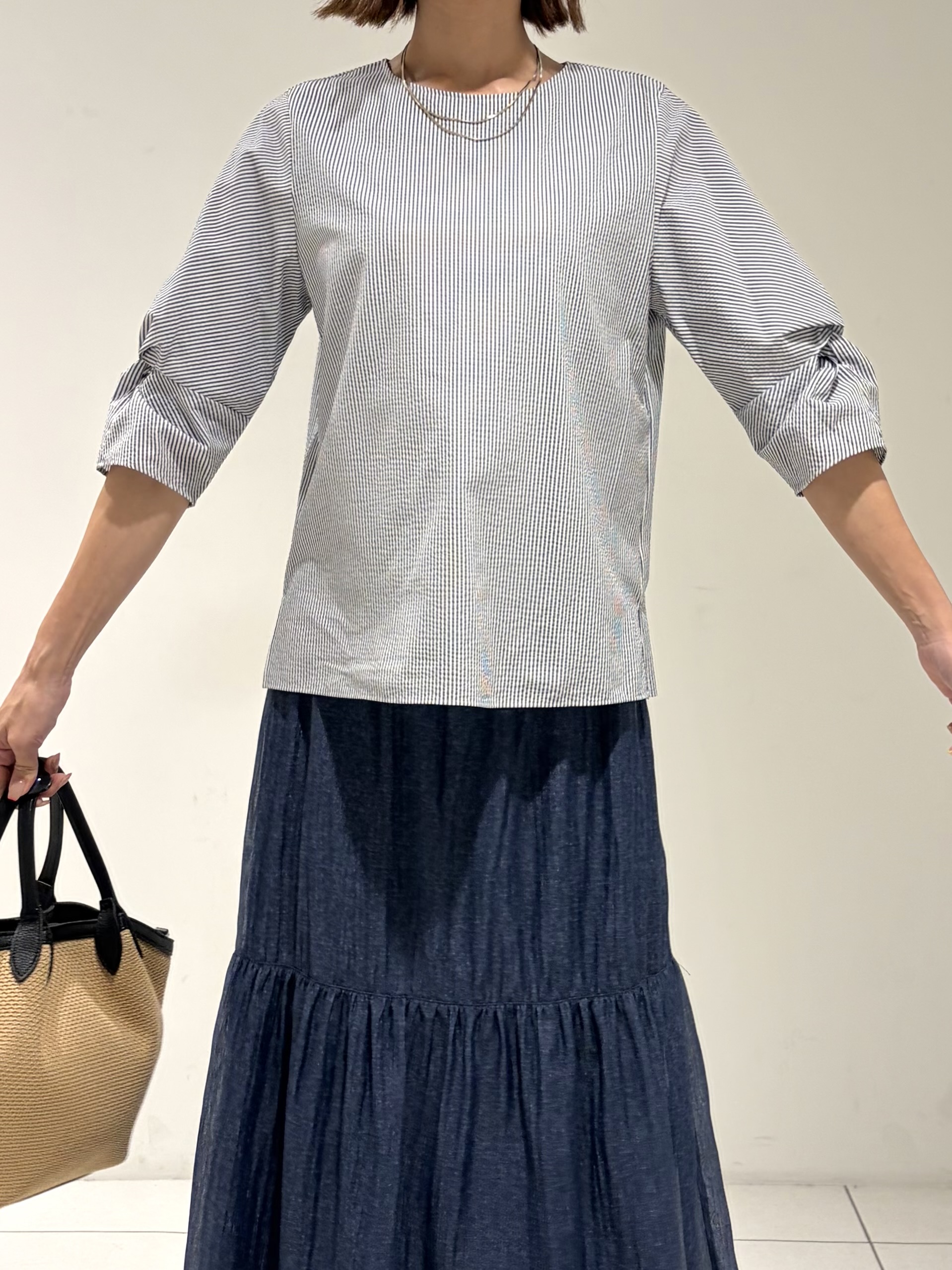 shioriさんの「INDIVI｜【撥水／UVケア】ねじり袖サッカートップス」を使ったコーディネート