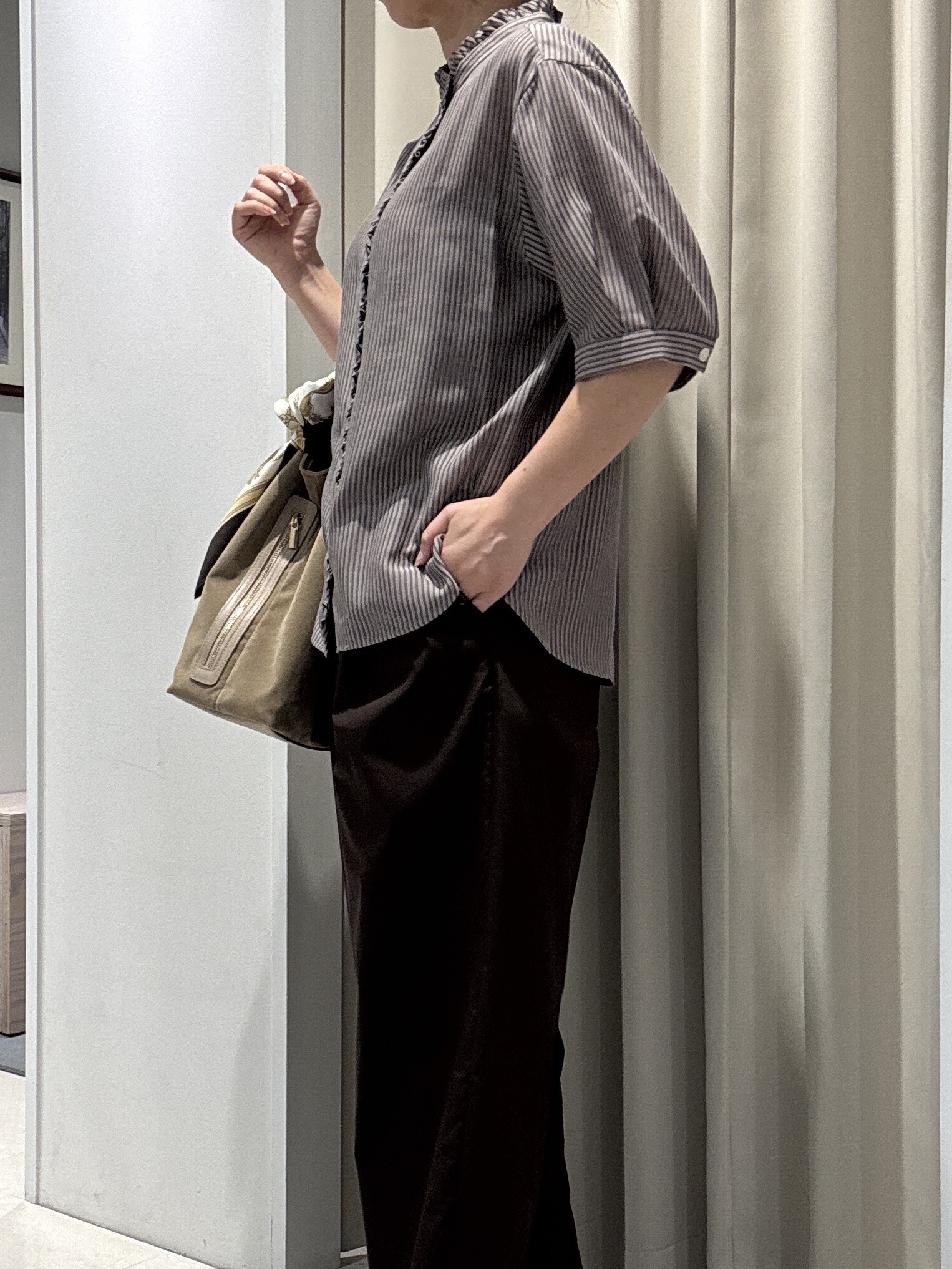 tomoさんの「UNTITLED｜【ウエストゴム】タフタワイドパンツ」を使ったコーディネート
