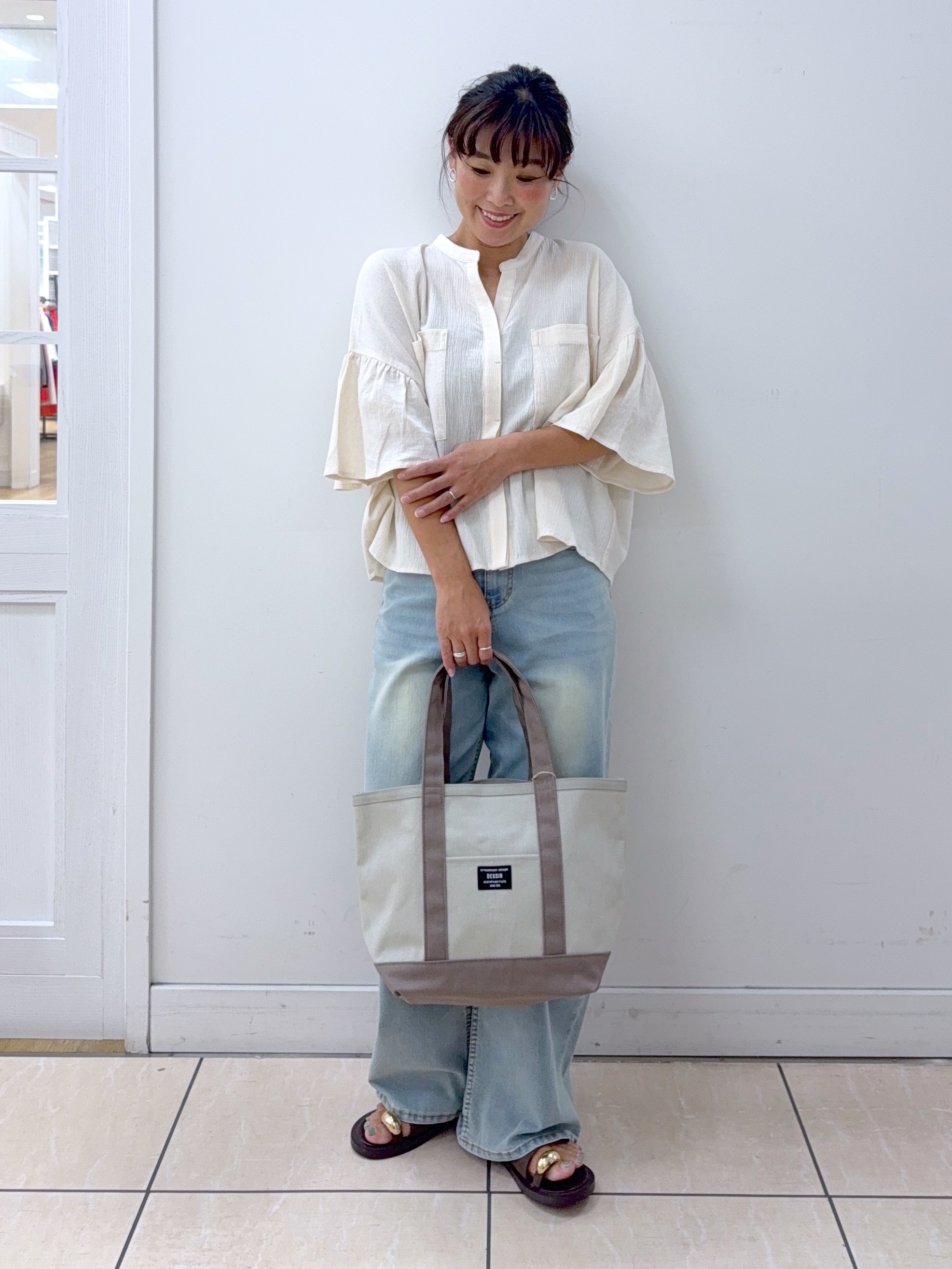 Osawaさんの「Dessin｜フレアスリーブ スキッパーブラウス」を使ったコーディネート