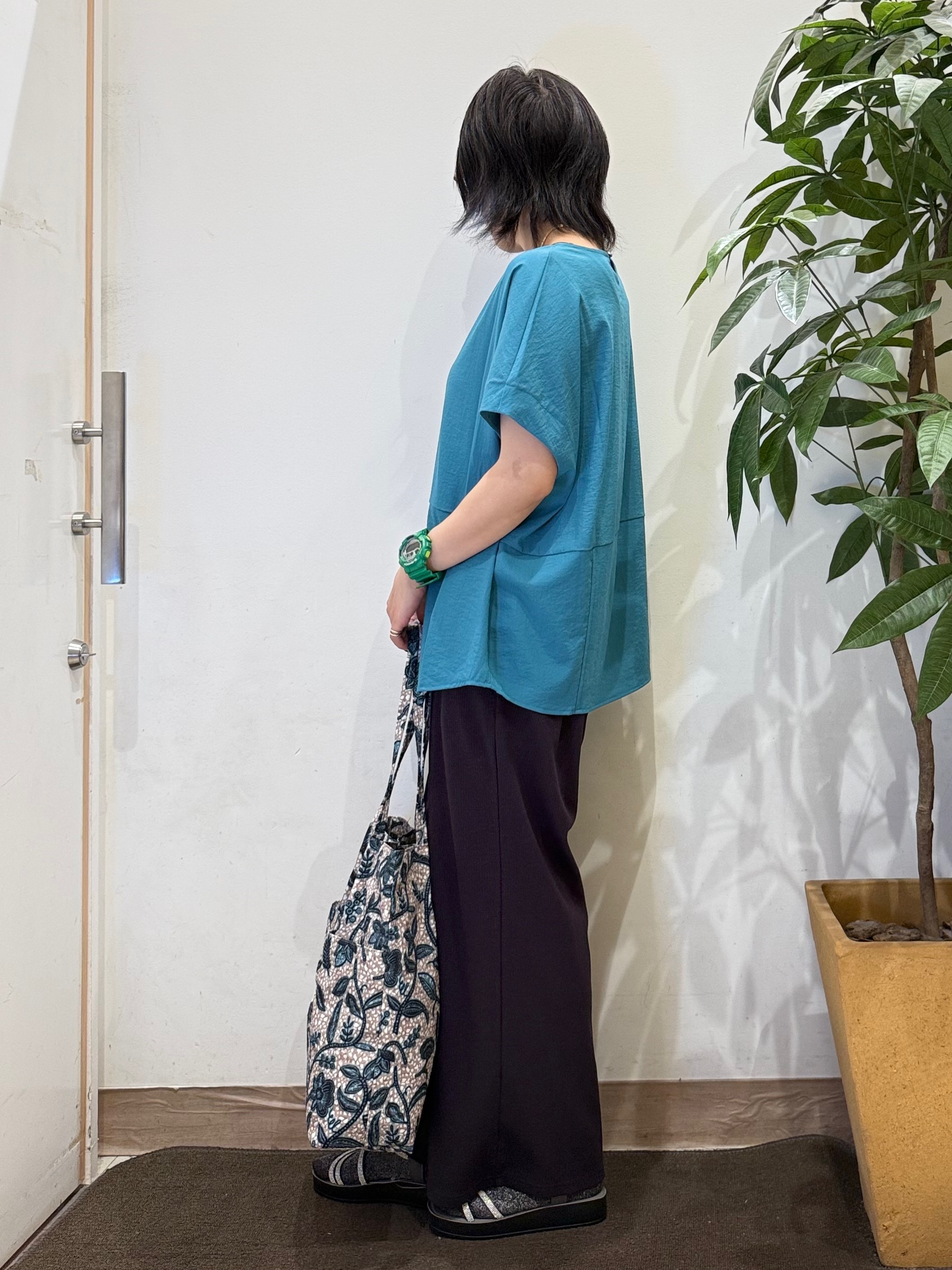 misakiさんの「SHOO･LA･RUE｜【洗濯機可/セットアップ可】軽凛(かろりん) シンプル上品 ひんやり切替コクーントップス」を使ったコーディネート