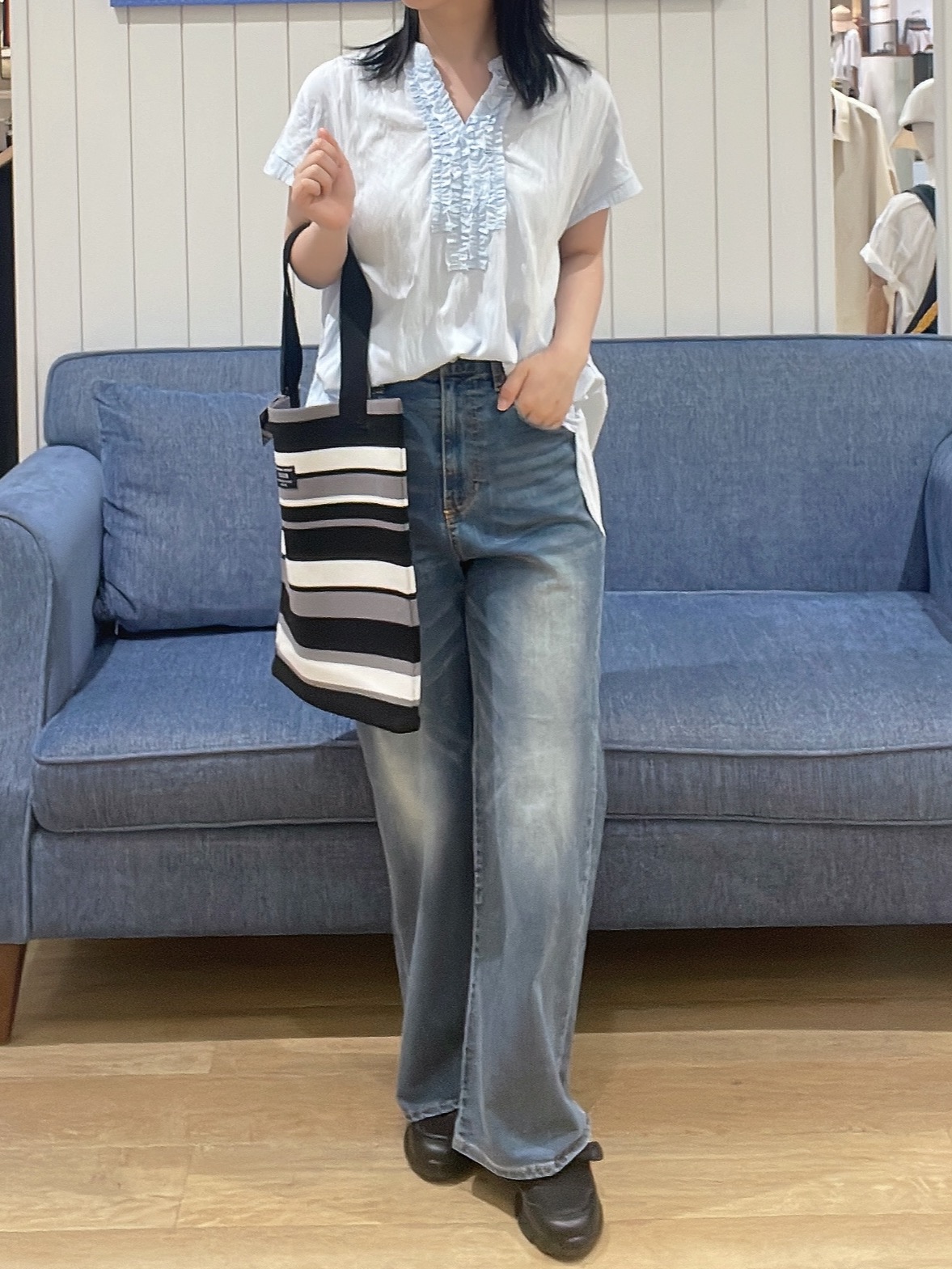 AYAさんの「Dessin｜バンドカラーフロントフリルブラウス」を使ったコーディネート