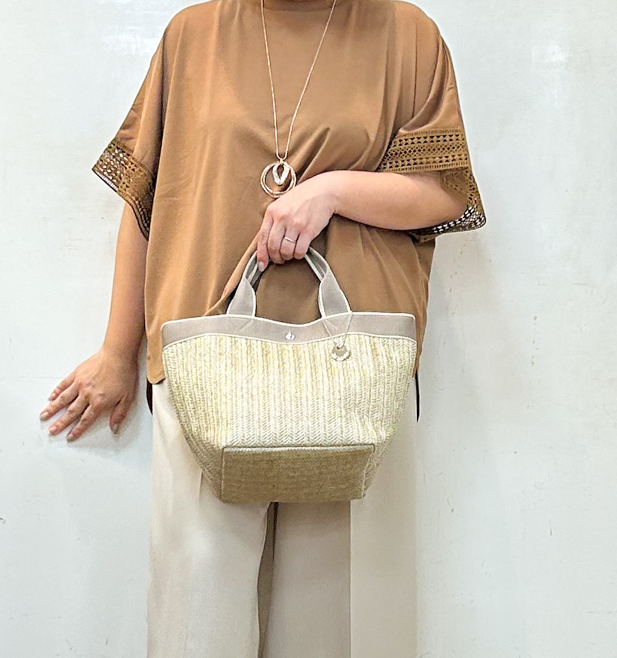haruさんの「SHOO･LA･RUE｜【ひんやり/UV】お袖レースが上品 ゆったりとろみトップス」を使ったコーディネート