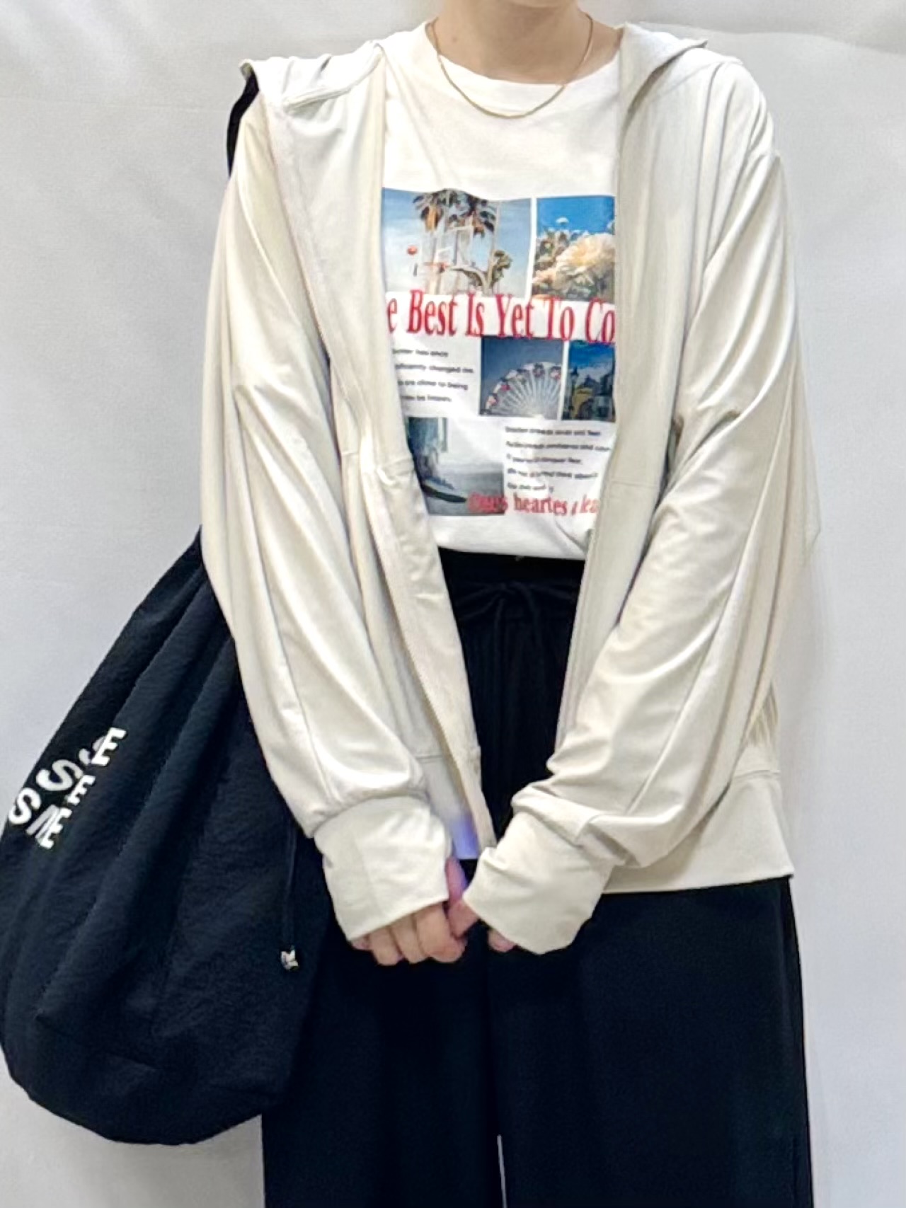 𝐇𝐢𝐫𝐨𝐦𝐢さんの「SHOO･LA･RUE｜【ひんやり/UV/S-LL/洗濯機可】手の甲から首元まで隠れる 指穴つき ドルマンパーカー」を使ったコーディネート
