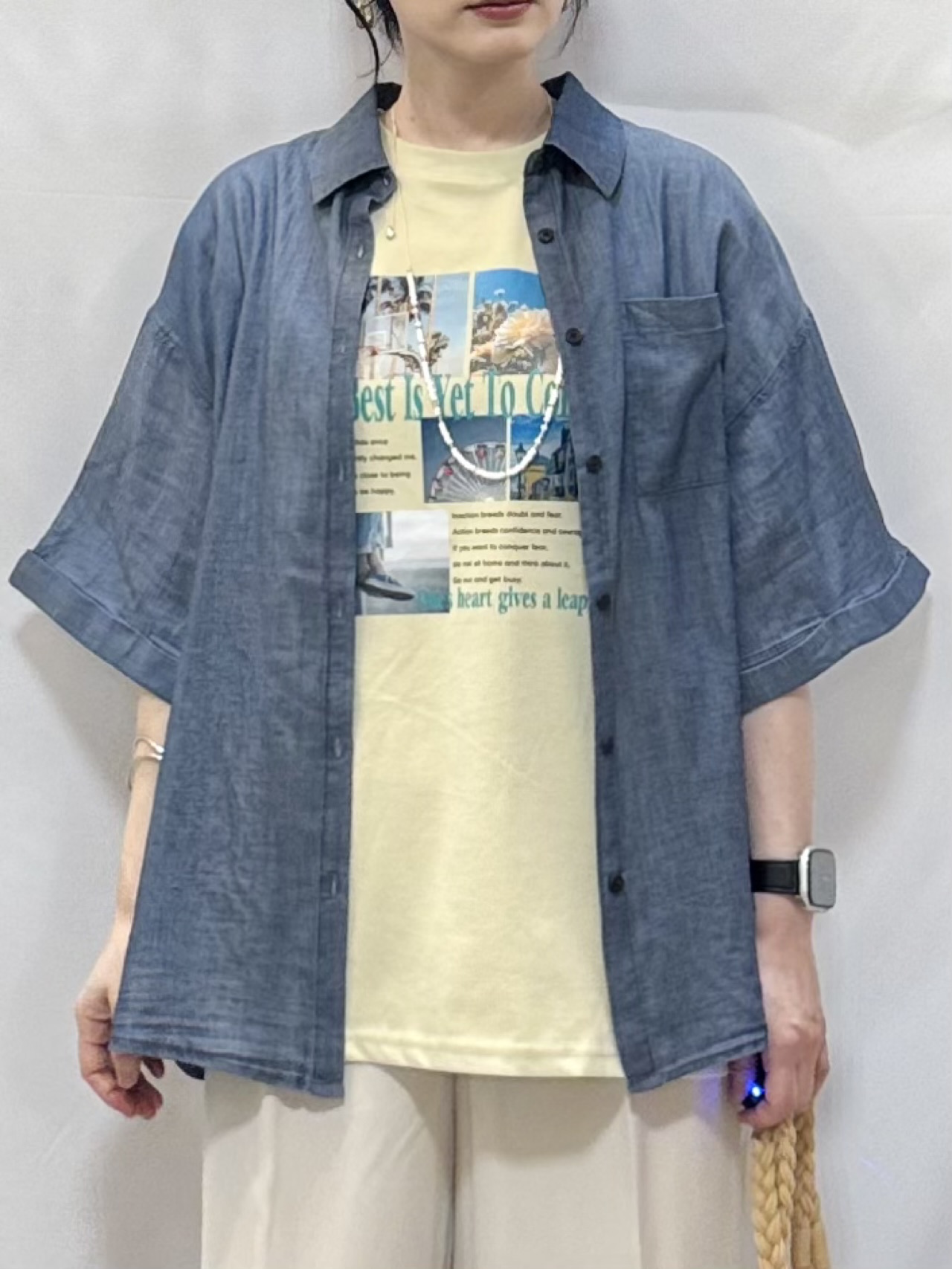 𝐇𝐢𝐫𝐨𝐦𝐢さんの「SHOO･LA･RUE｜【S-LL/洗濯機可/綿100%】やわらかシアーデニム 5分袖ポケットシャツ」を使ったコーディネート