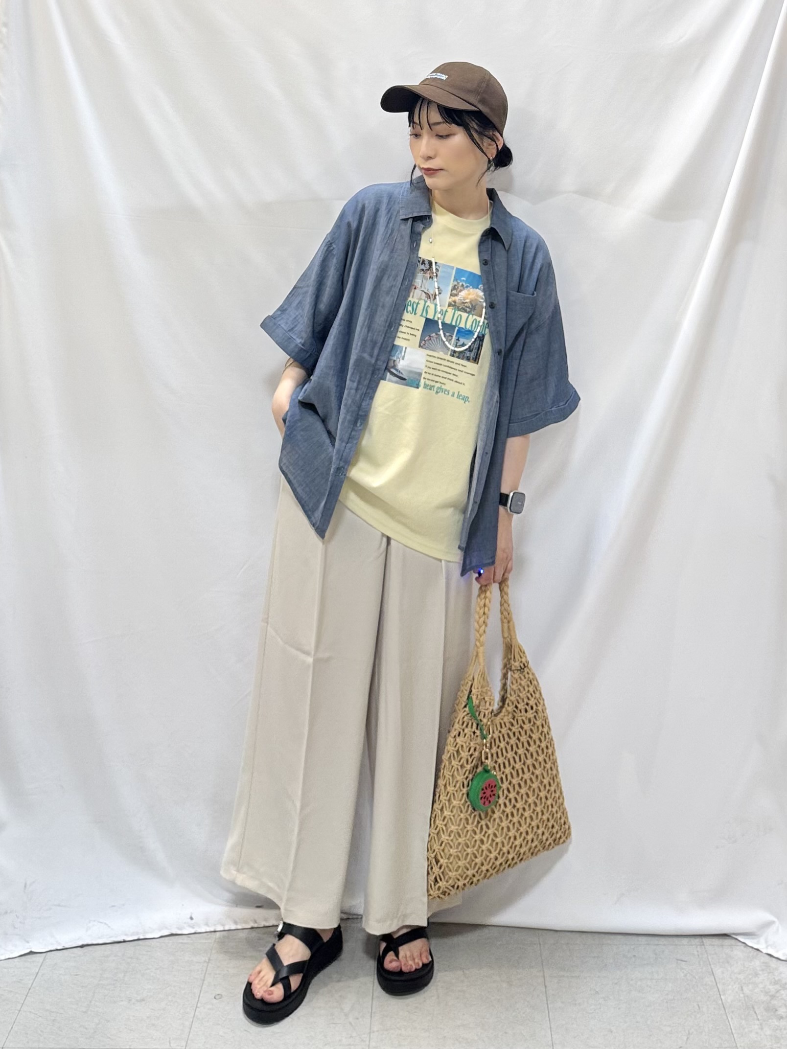 𝐇𝐢𝐫𝐨𝐦𝐢さんの「SHOO･LA･RUE｜【S-LL/洗濯機可/綿100%】やわらかシアーデニム 5分袖ポケットシャツ」を使ったコーディネート