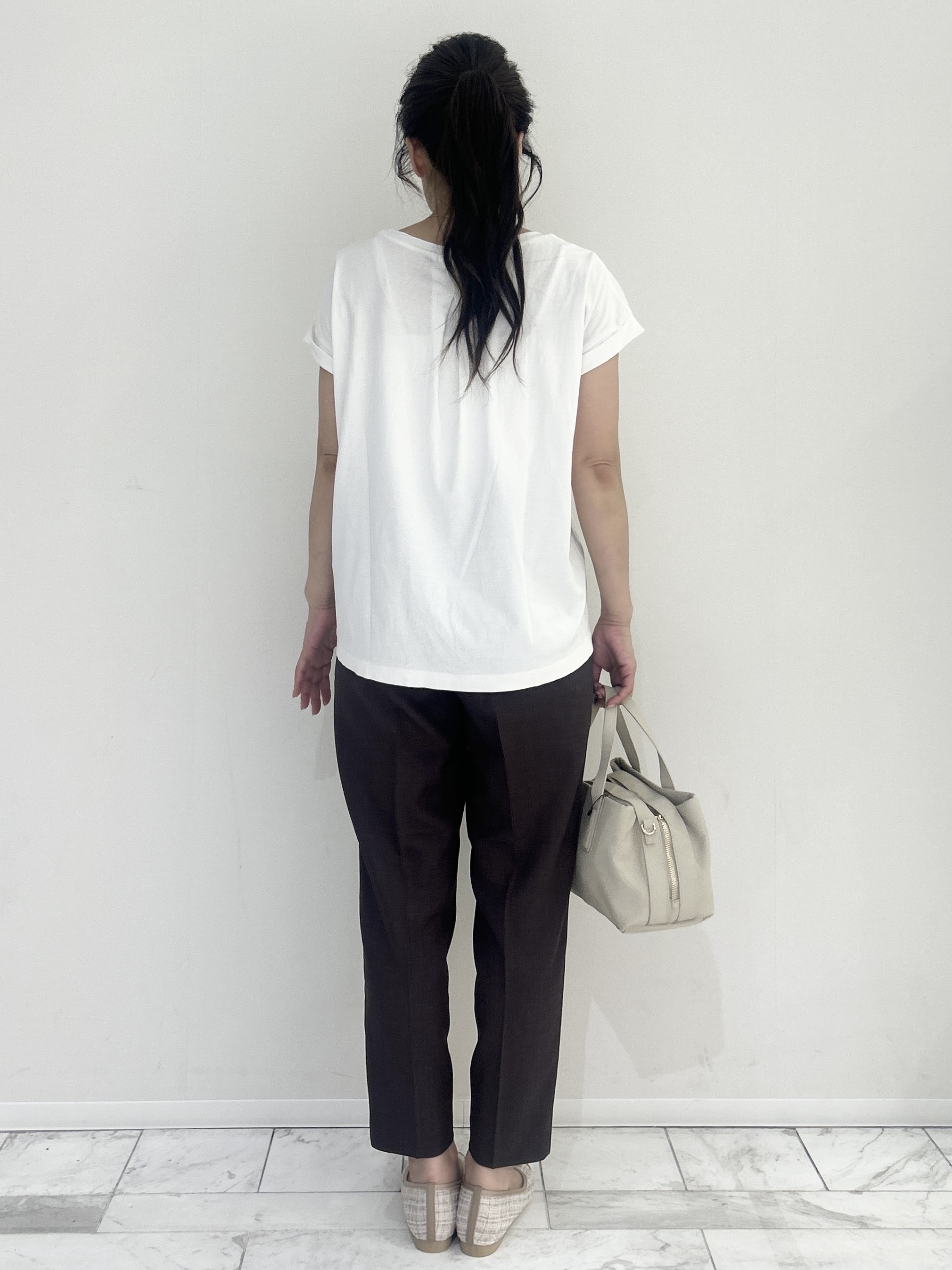 りなさんの「OPAQUE.CLIP｜【接触冷感／UV】ワンポイント刺繍Tシャツ《7col／XS~3L／洗濯機OK》」を使ったコーディネート