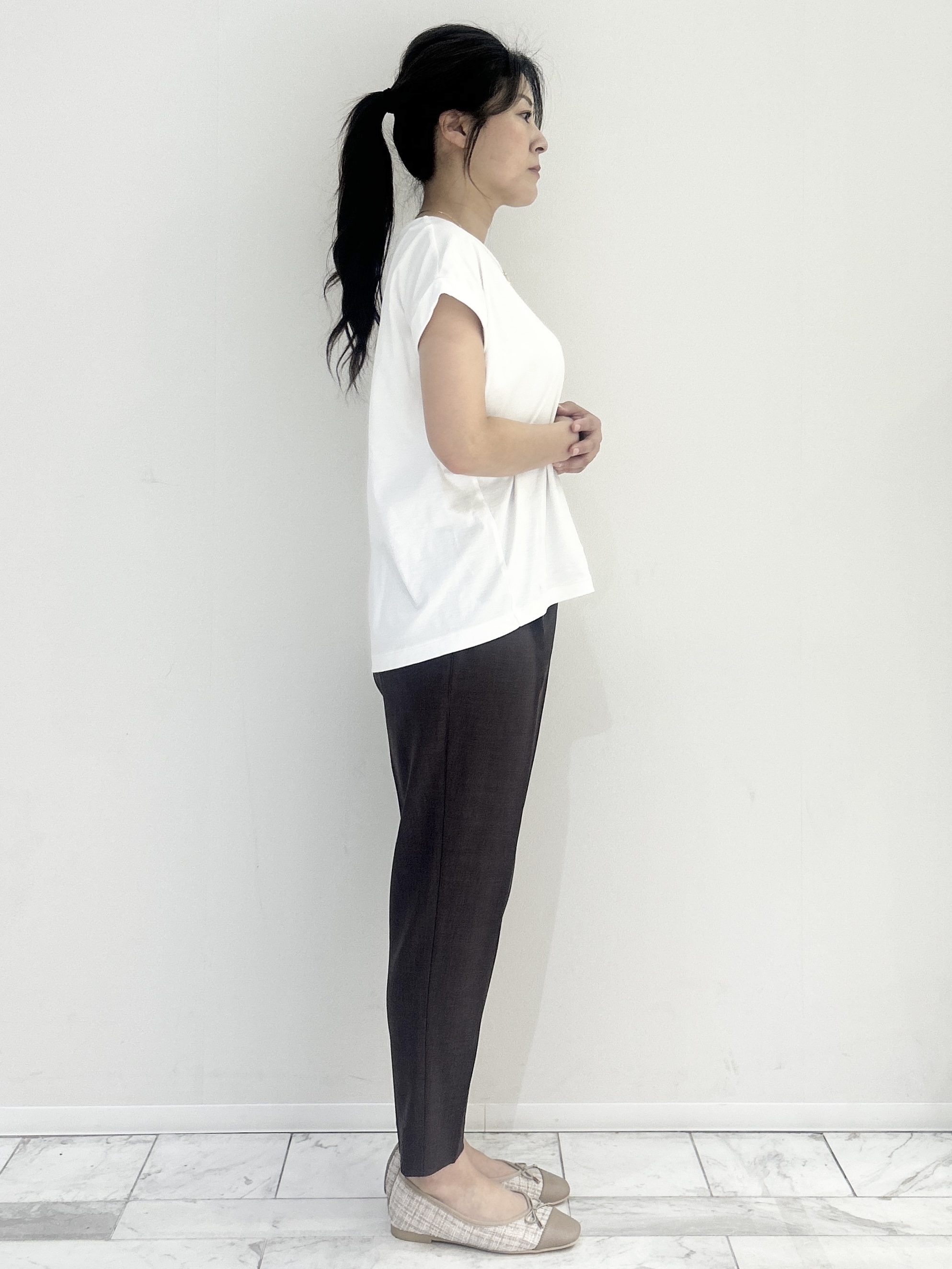 りなさんの「OPAQUE.CLIP｜【接触冷感／UV】ワンポイント刺繍Tシャツ《7col／XS~3L／洗濯機OK》」を使ったコーディネート