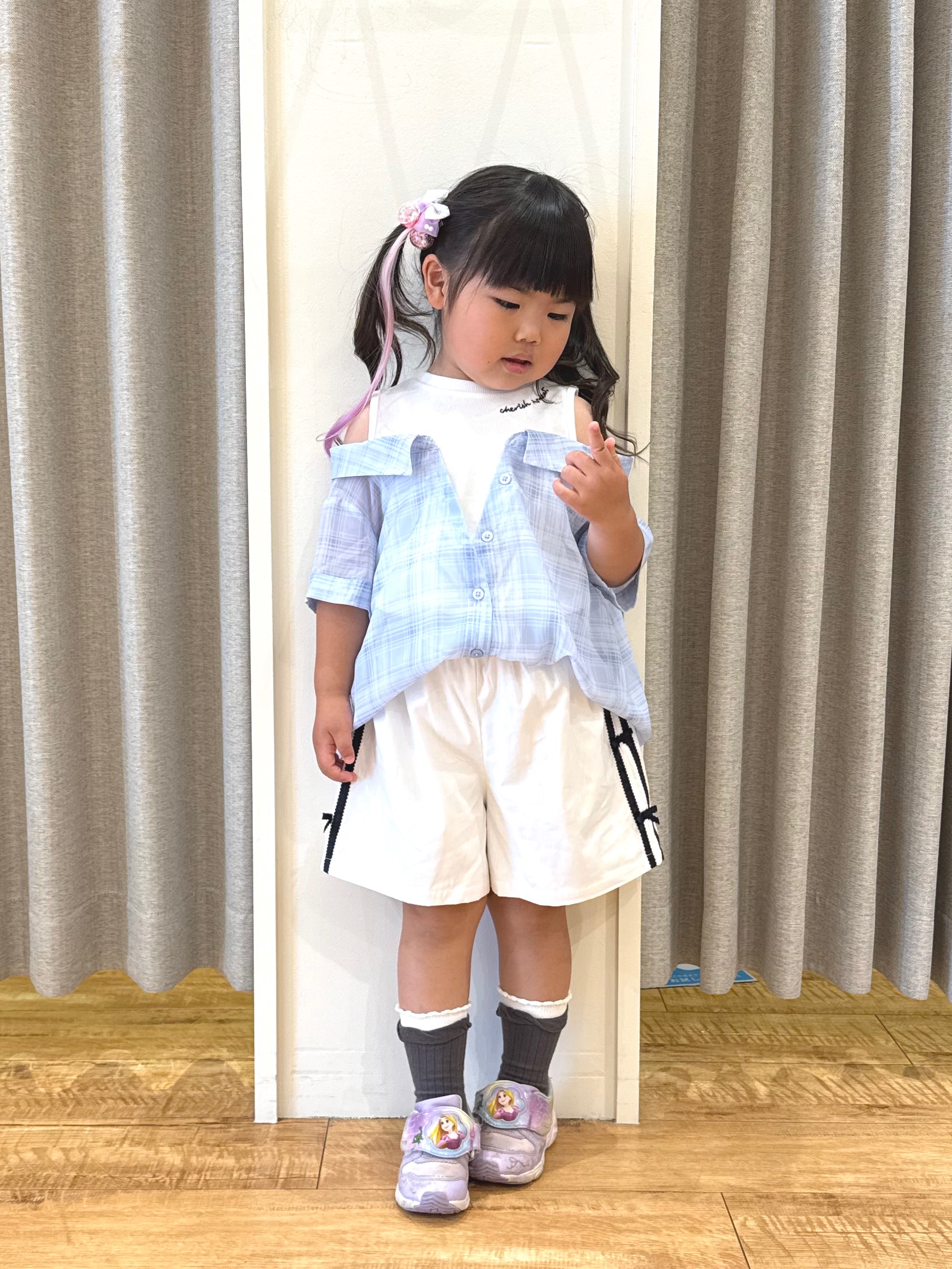 愛さんの「SHOO･LA･RUE｜【110-140cm】チェックシャツデザイントップス」を使ったコーディネート