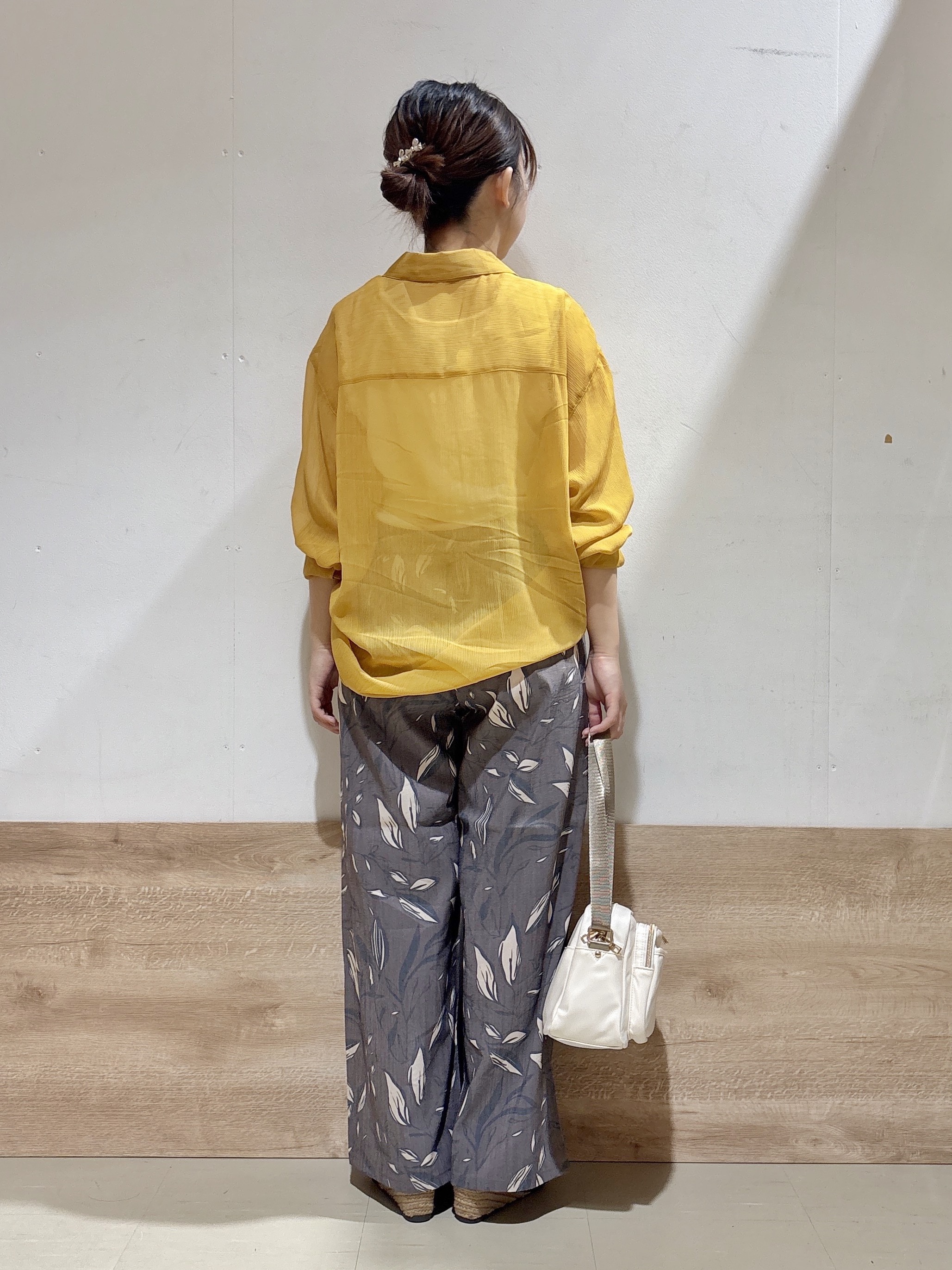 るねさんの「SHOO･LA･RUE｜【洗濯機可】ダブルポケット 楊柳しぼしぼシアーシャツ」を使ったコーディネート