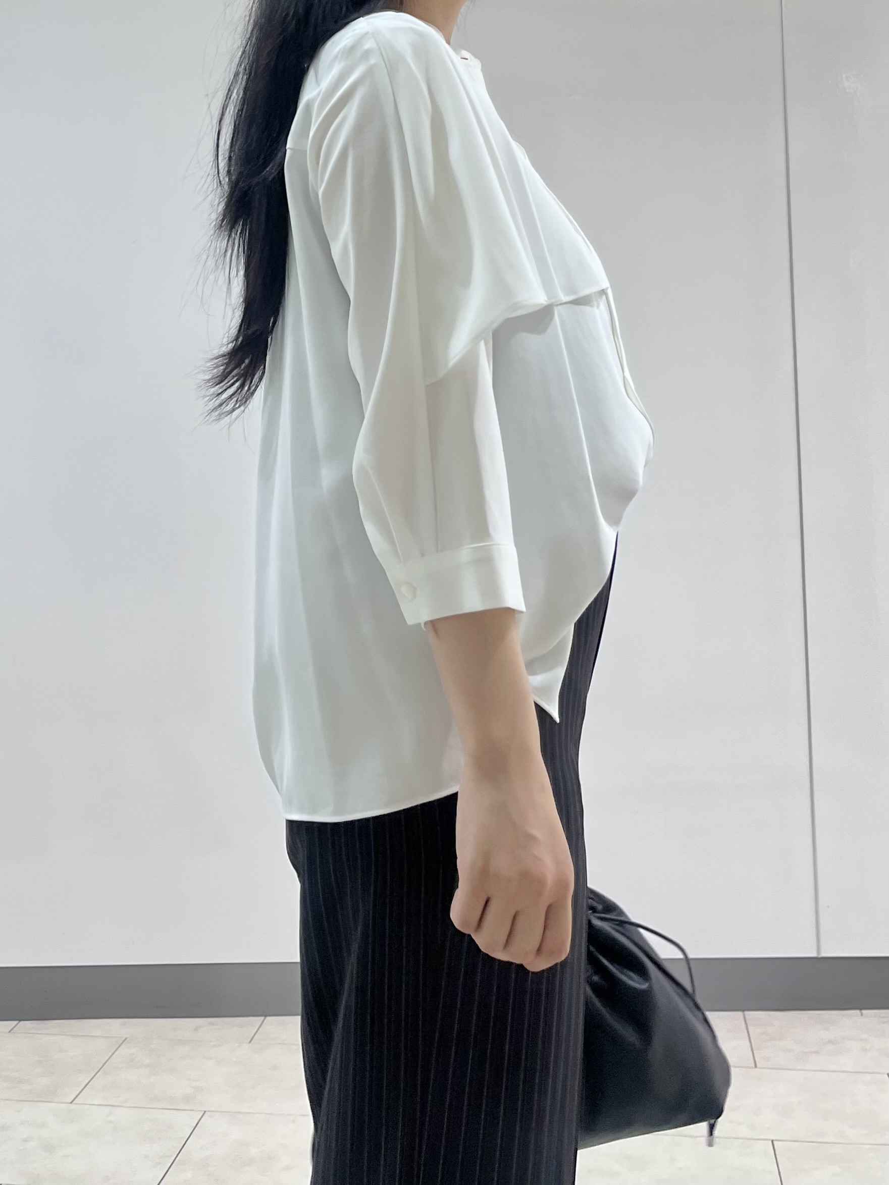 hasuさんの「INDIVI｜【新作登場！着る日傘】 ケープ風ブラウス」を使ったコーディネート