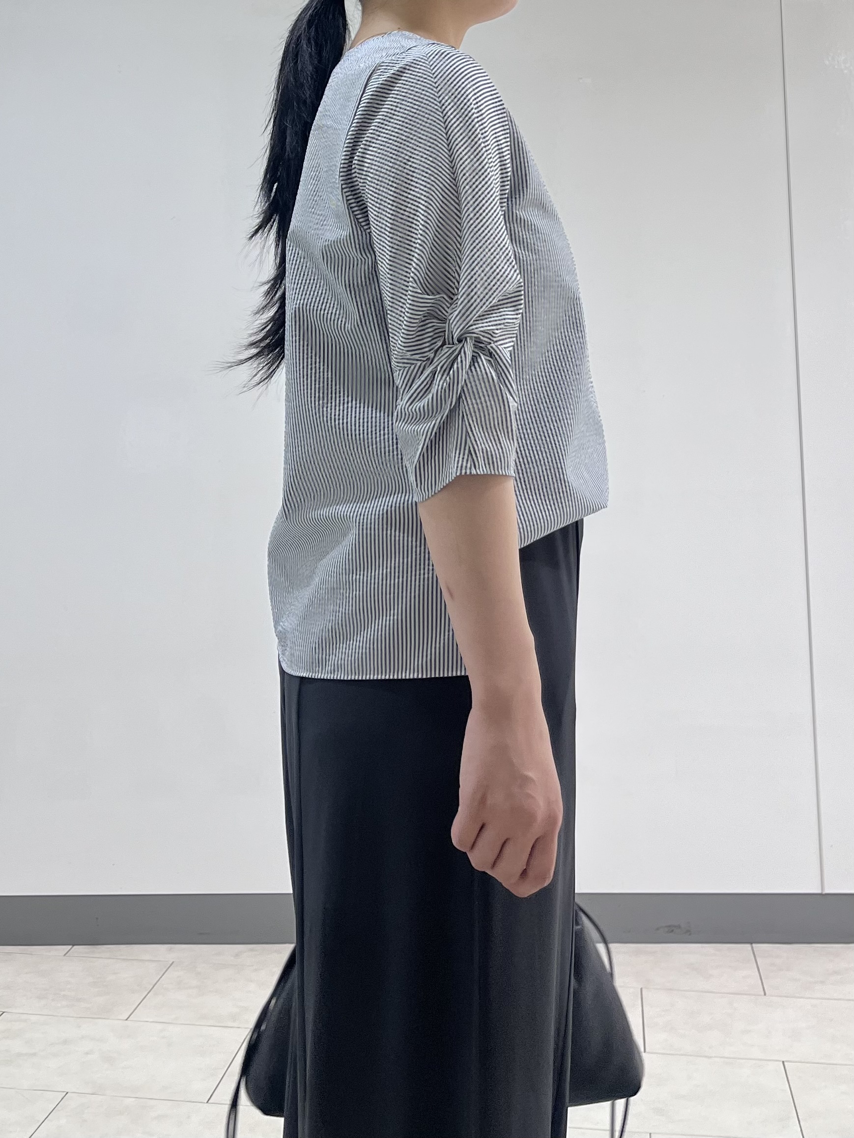 hasuさんの「INDIVI｜【撥水／UVケア】ねじり袖サッカートップス」を使ったコーディネート
