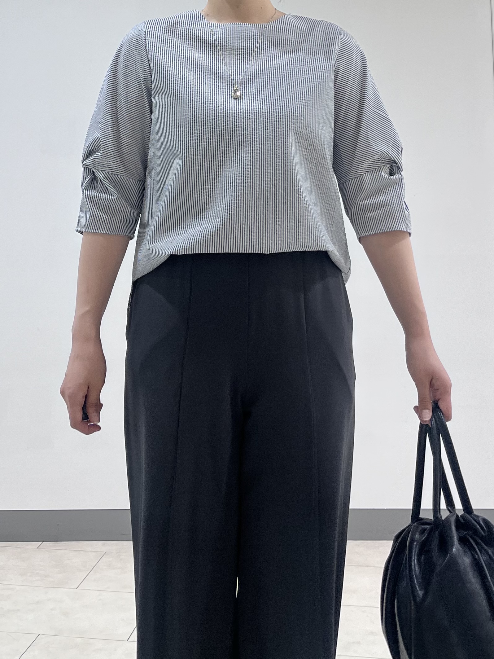 hasuさんの「INDIVI｜【撥水／UVケア】ねじり袖サッカートップス」を使ったコーディネート
