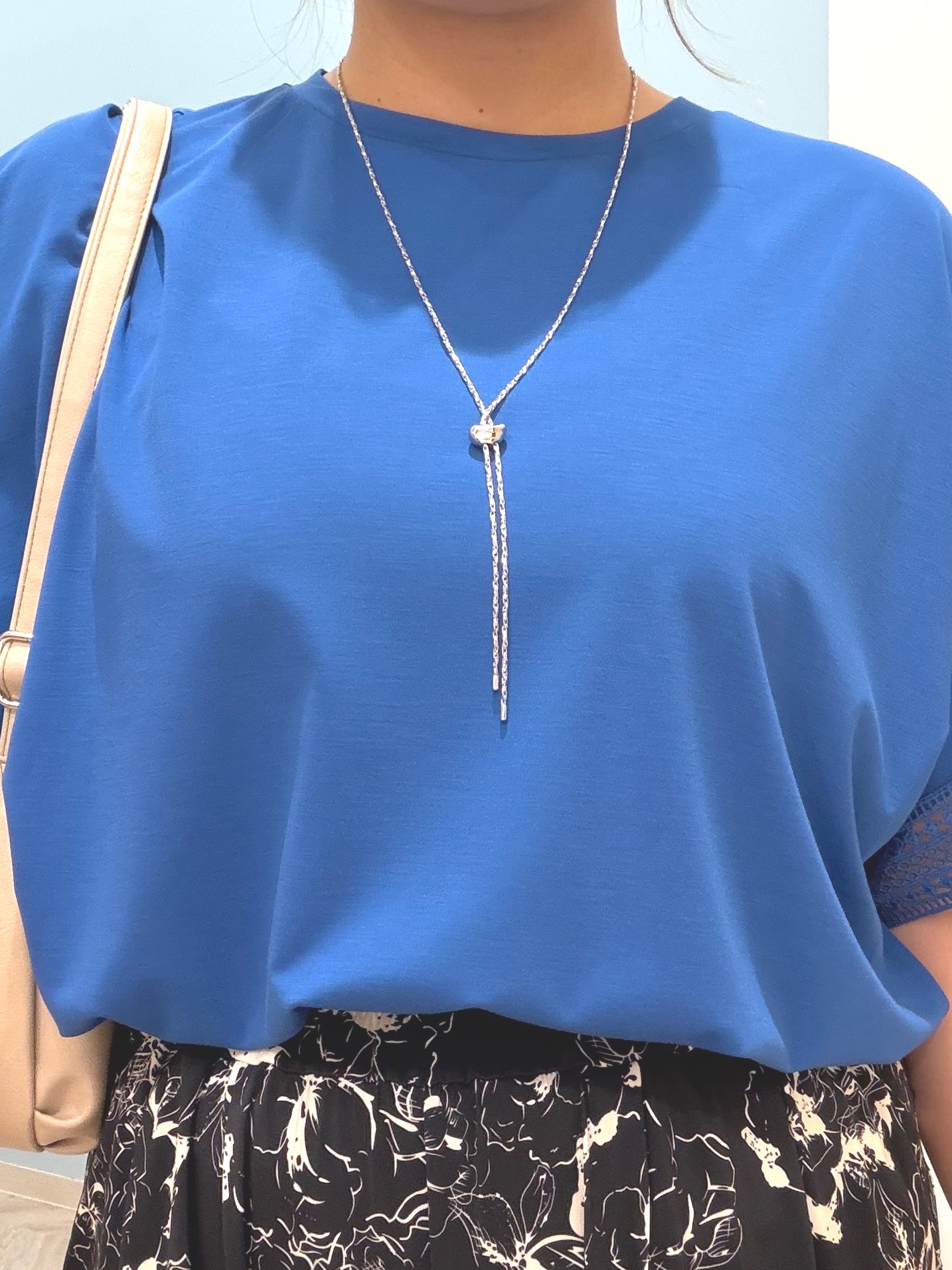 まちゃんなちゃんさんの「SHOO･LA･RUE｜【ひんやり/UV/体型カバー】ヒップ周りが隠せる ひんやりお袖レースTシャツ」を使ったコーディネート